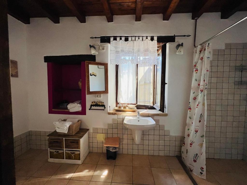 Double Room with Private Bathroom - Photo 2