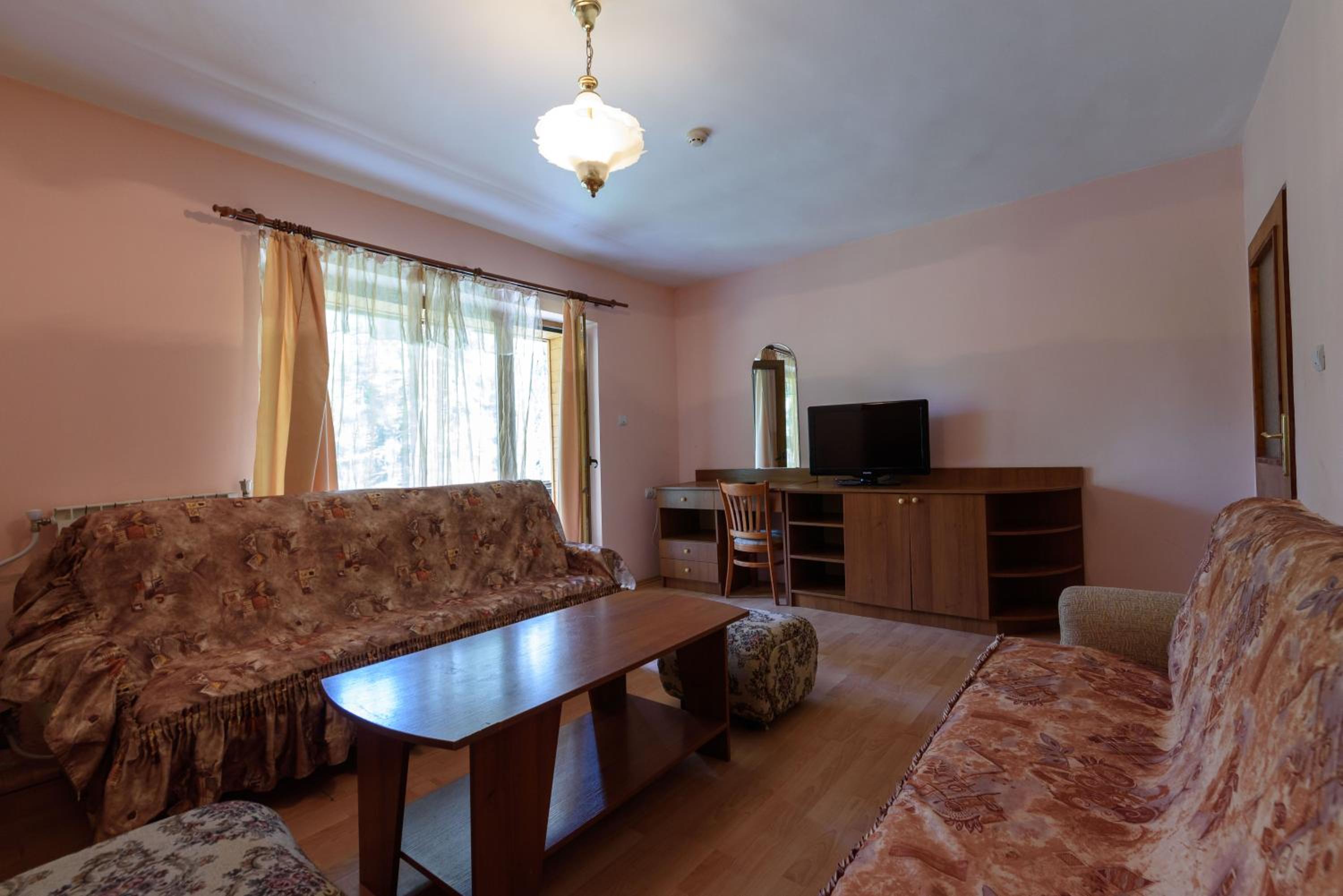 Two-Bedroom Apartment with Mountain View