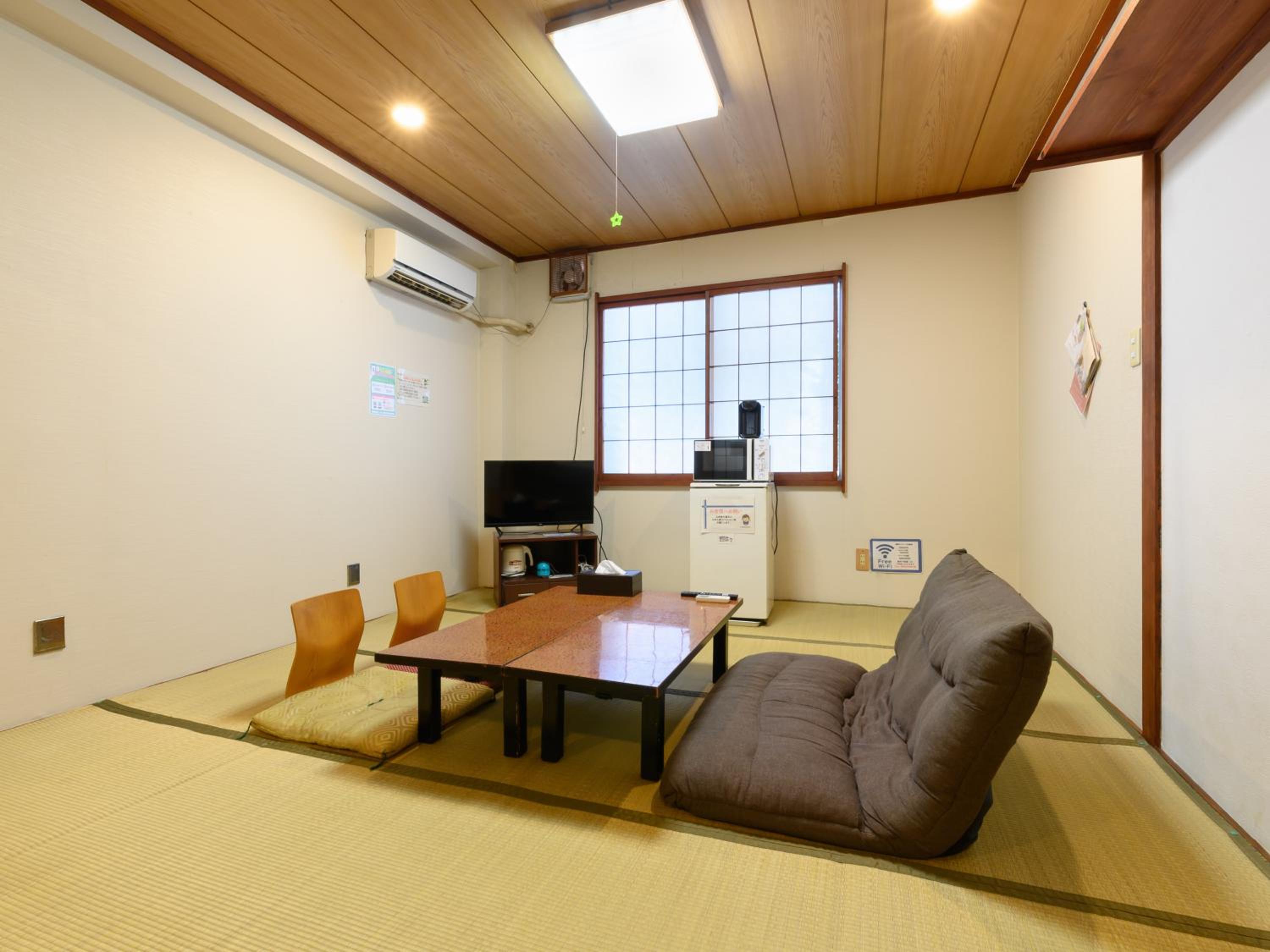Japanese-Style Quadruple Room photo 3