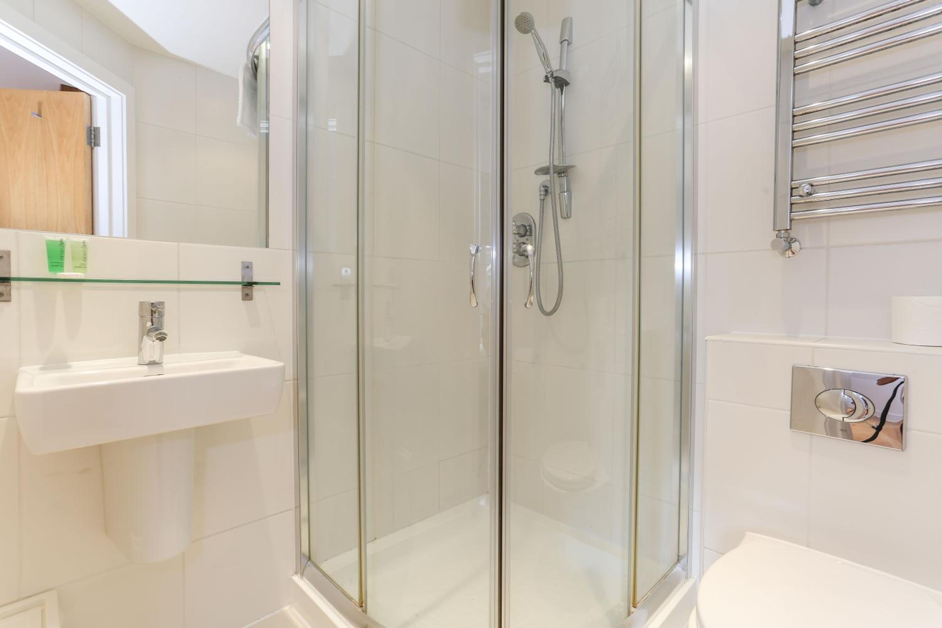Top Floor Studio Apartment photo 2