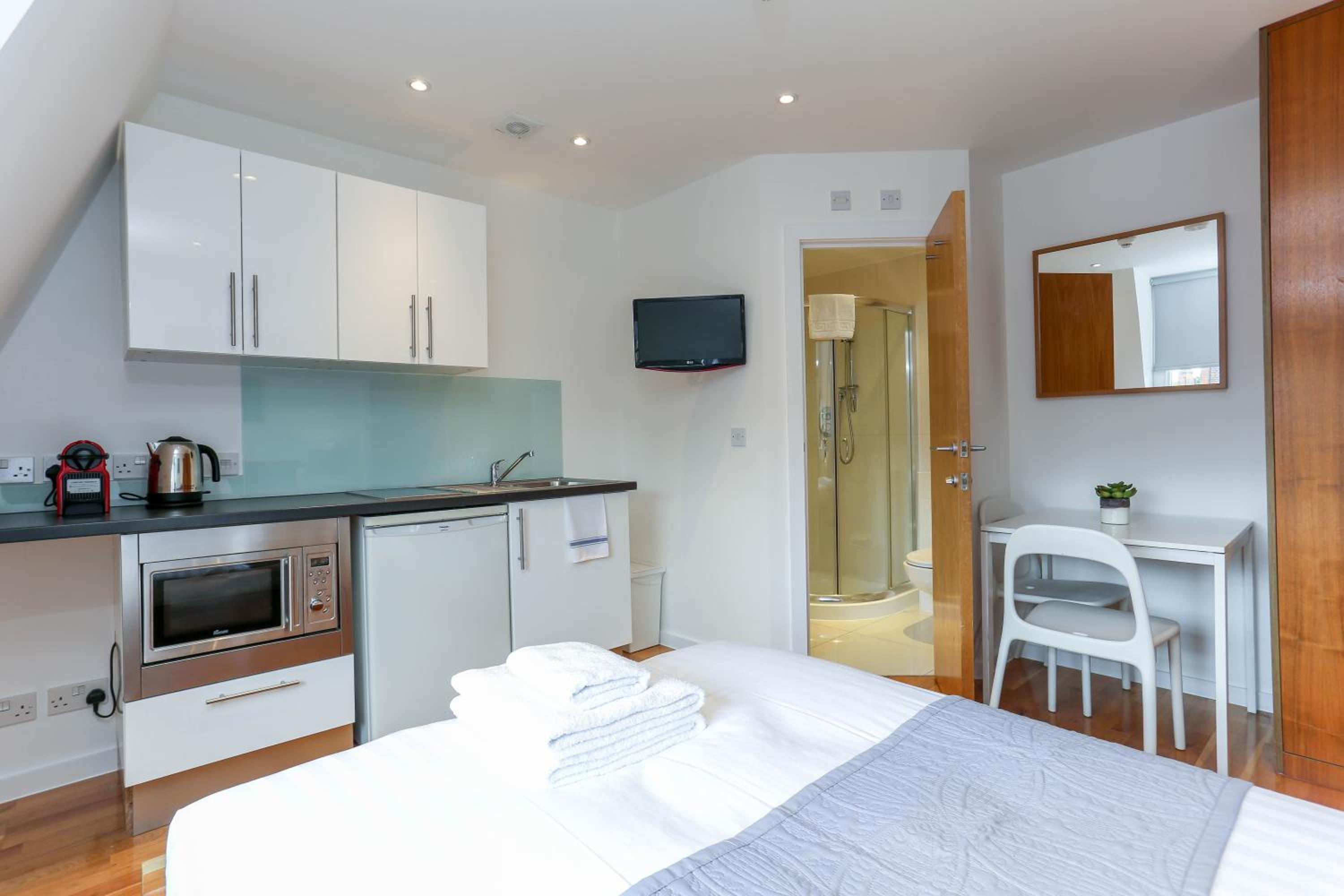 Top Floor Studio Apartment photo 3