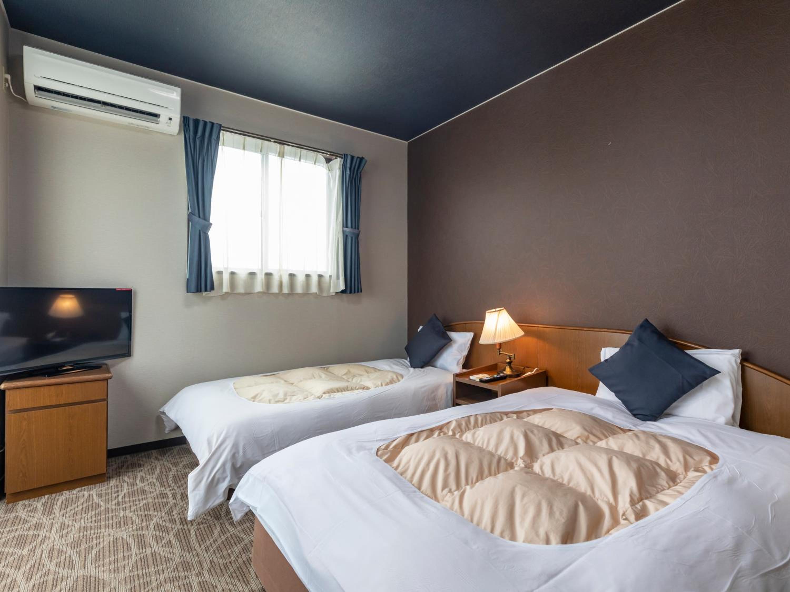 Twin Room - Photo 8