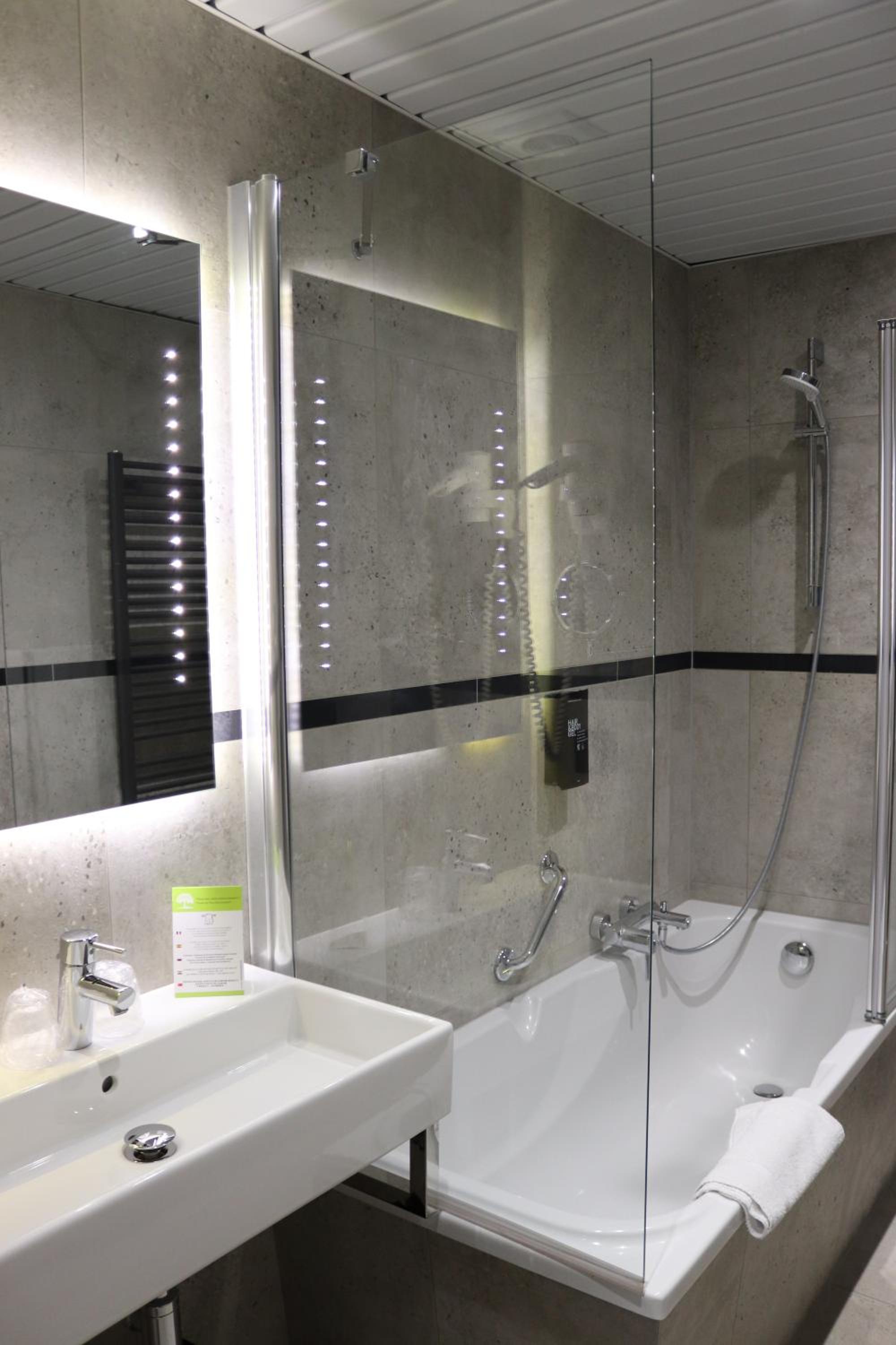 Standard Double Room - Photo 8