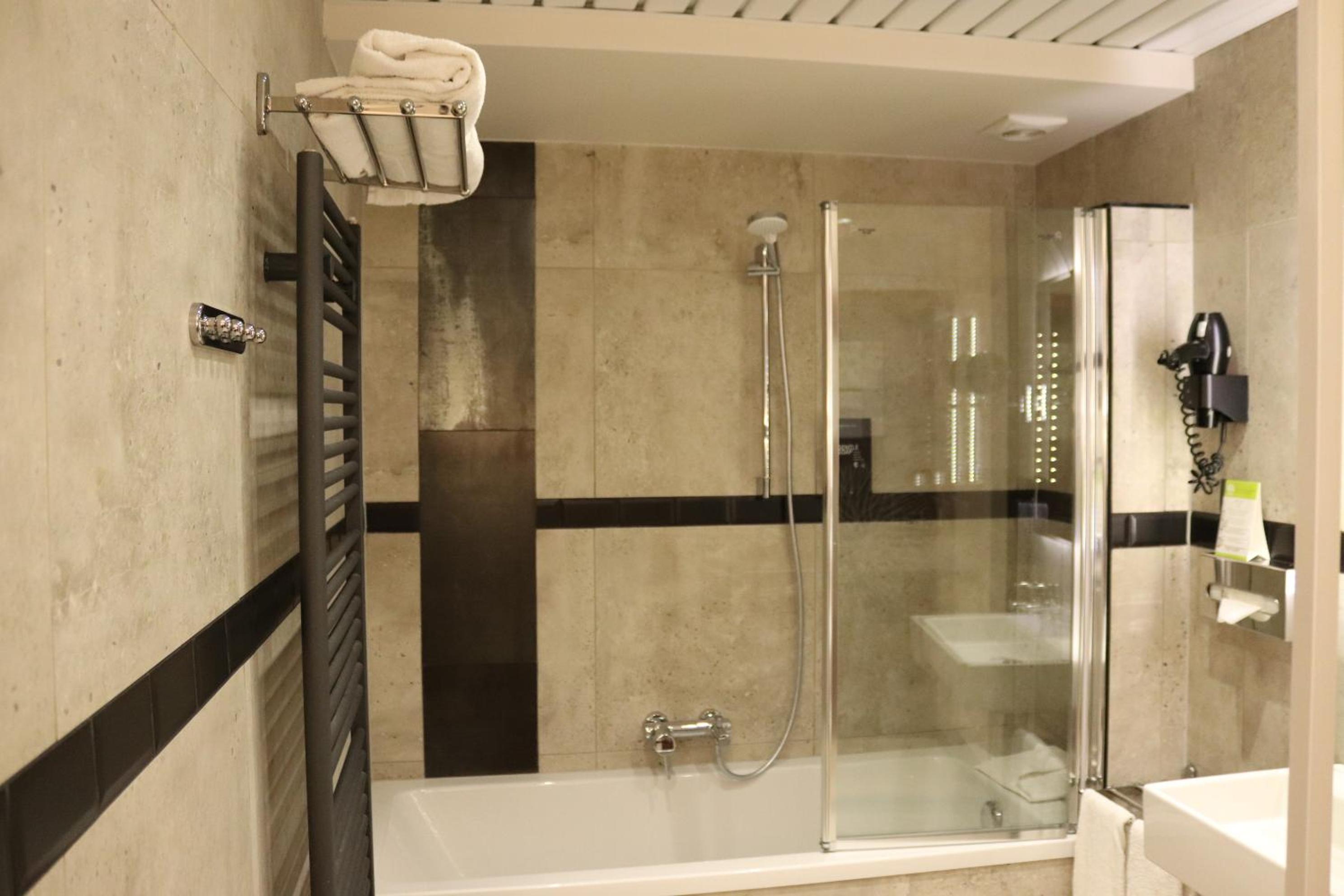 Standard Double Room - Photo 7