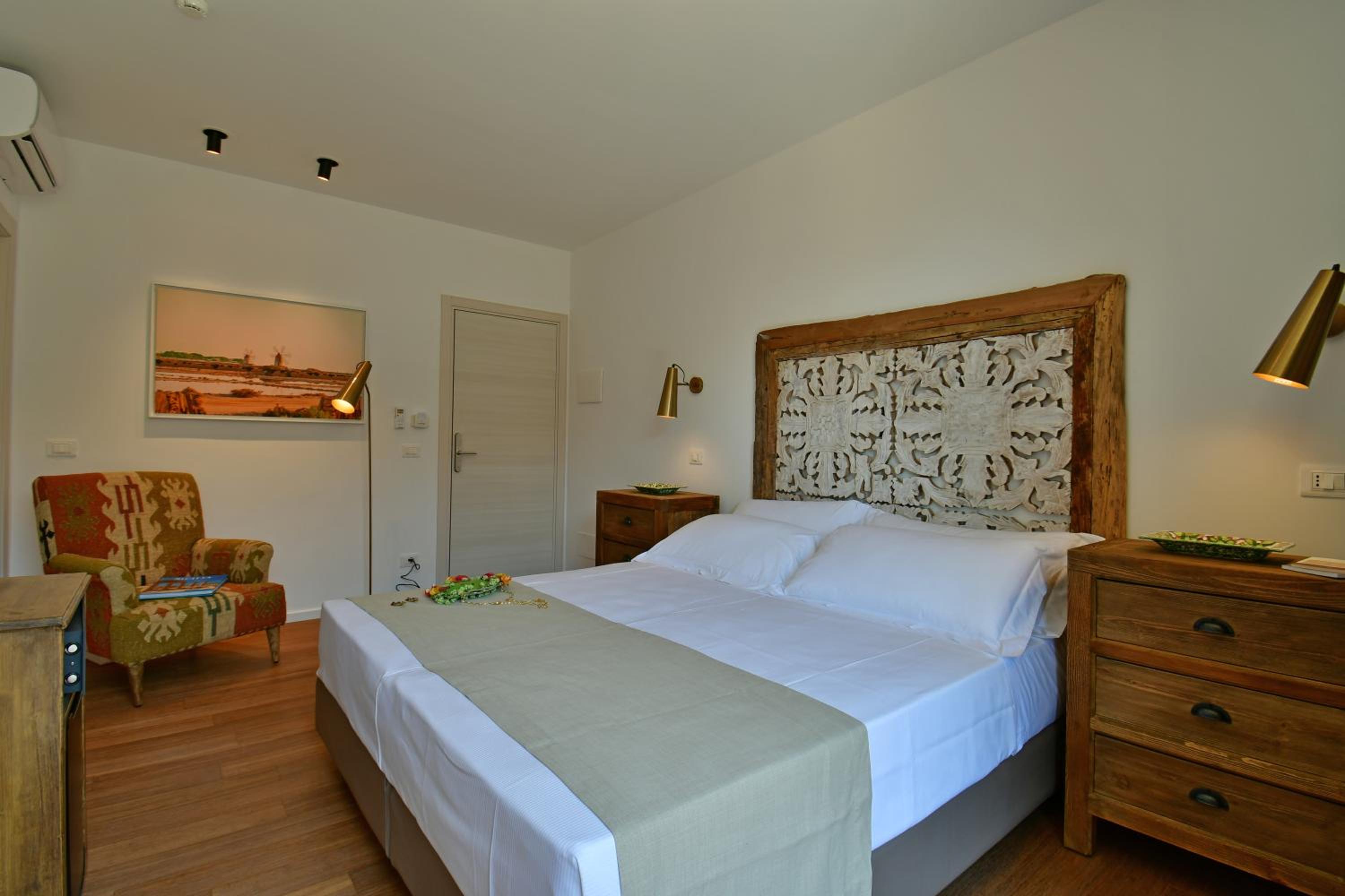 Standard Double or Twin Room - Photo 8