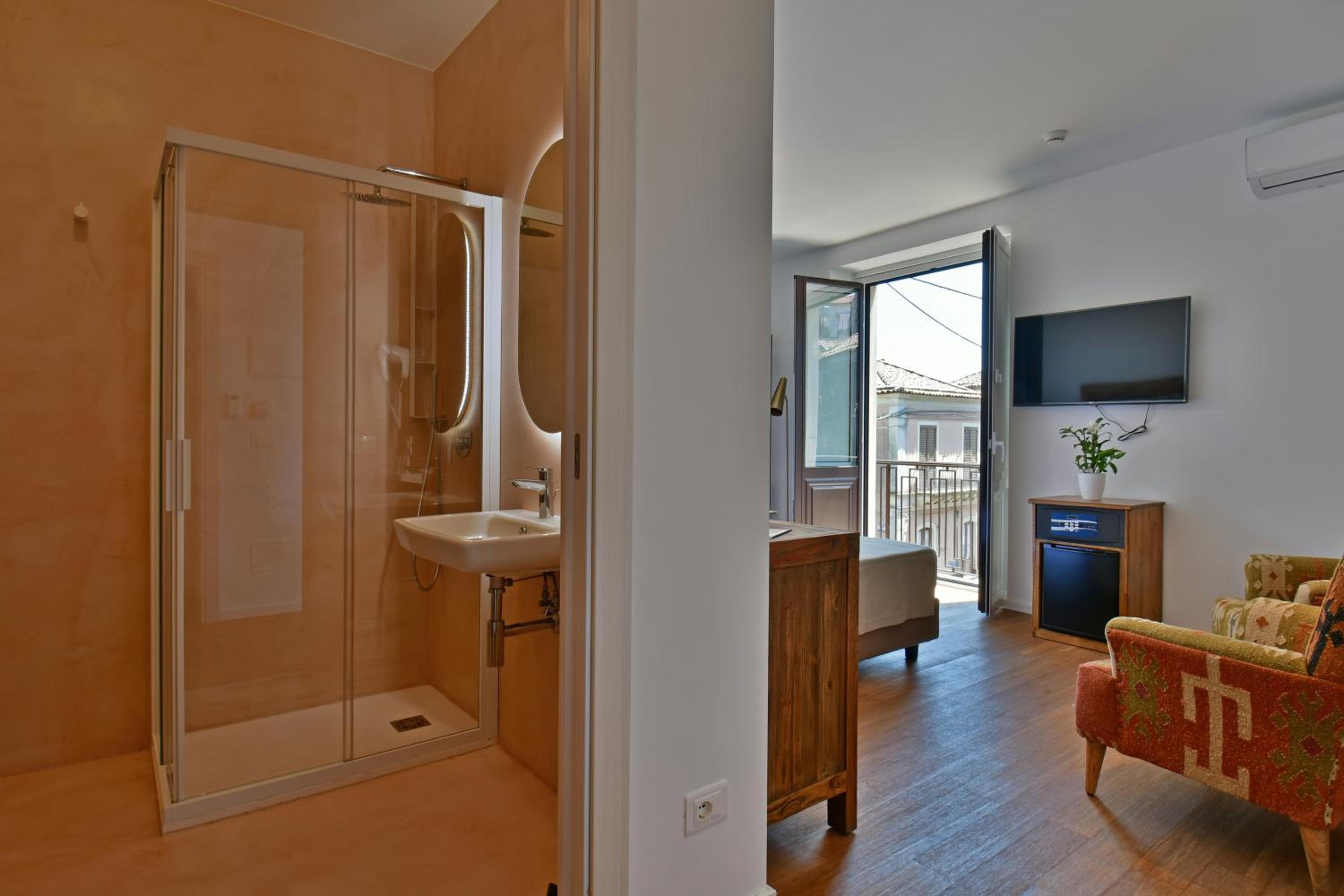 Standard Double or Twin Room - Photo 4