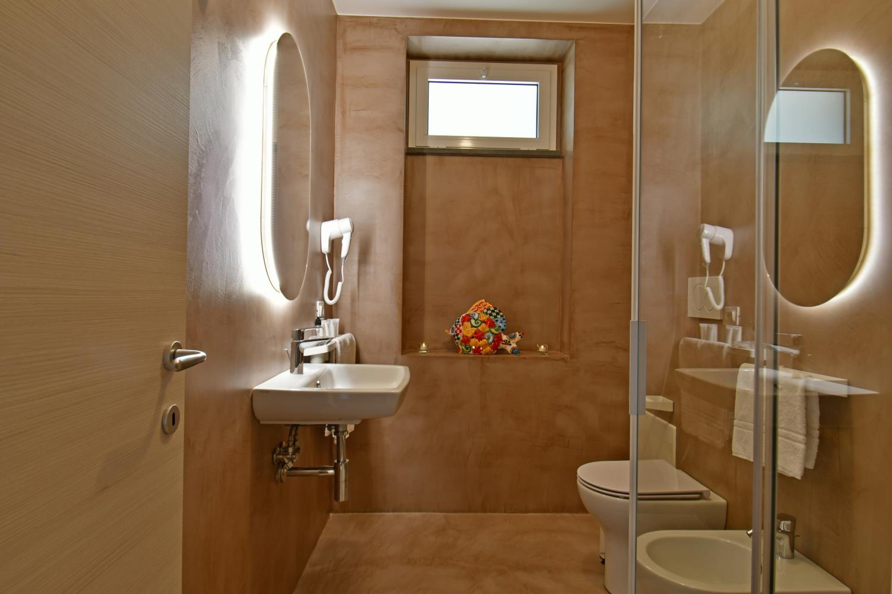 Standard Double or Twin Room - Photo 2