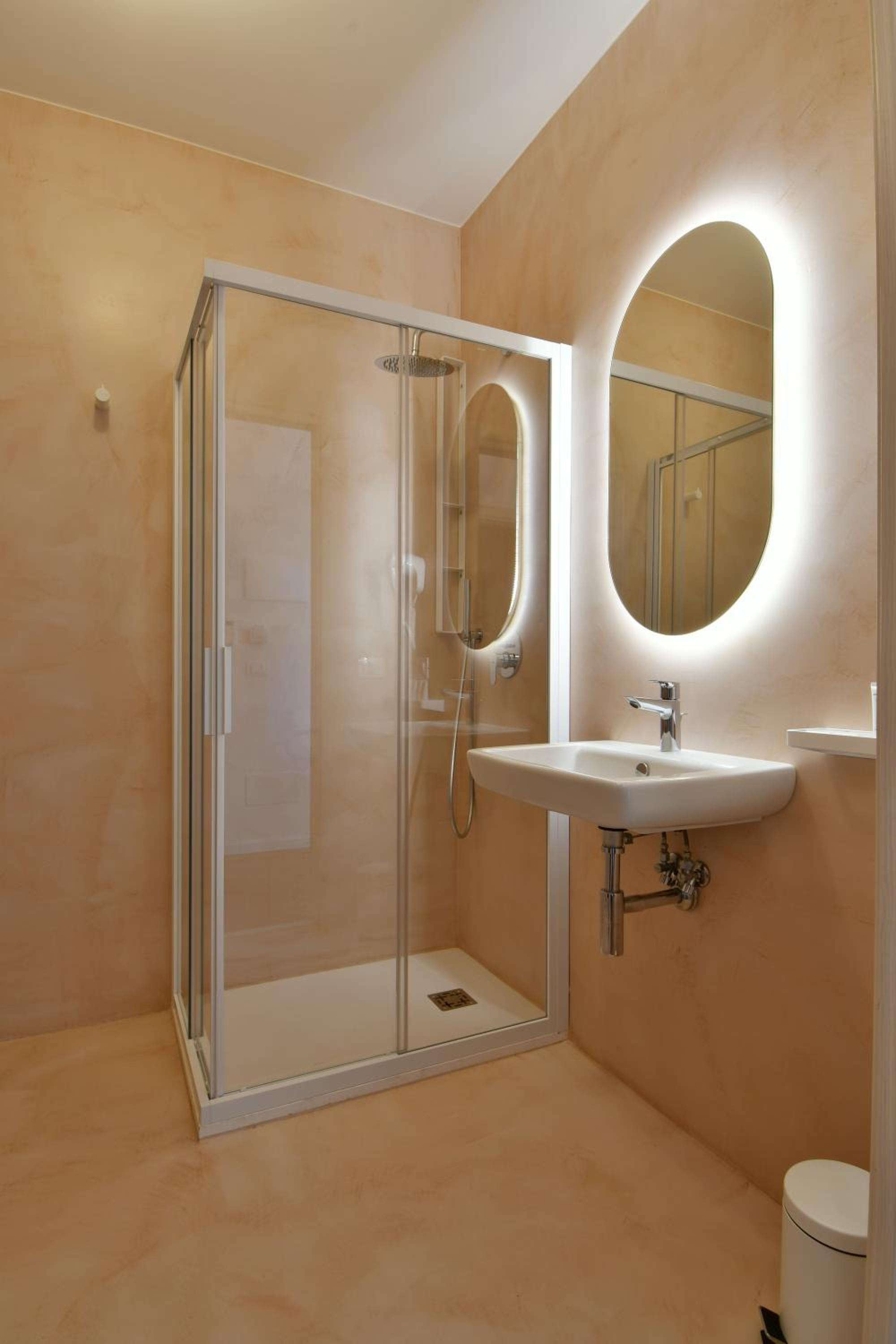 Standard Double or Twin Room - Photo 36