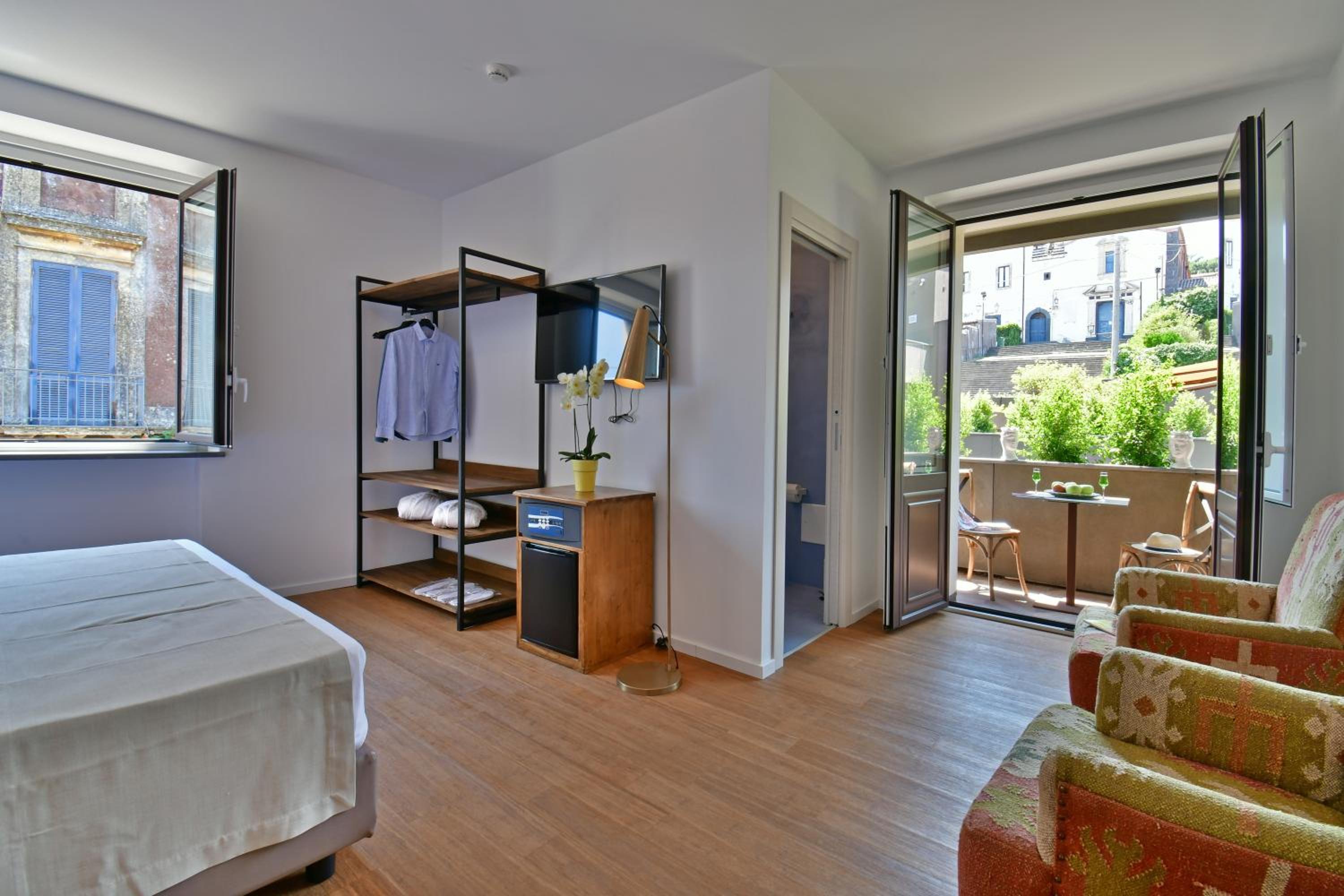 Standard Double or Twin Room - Photo 26