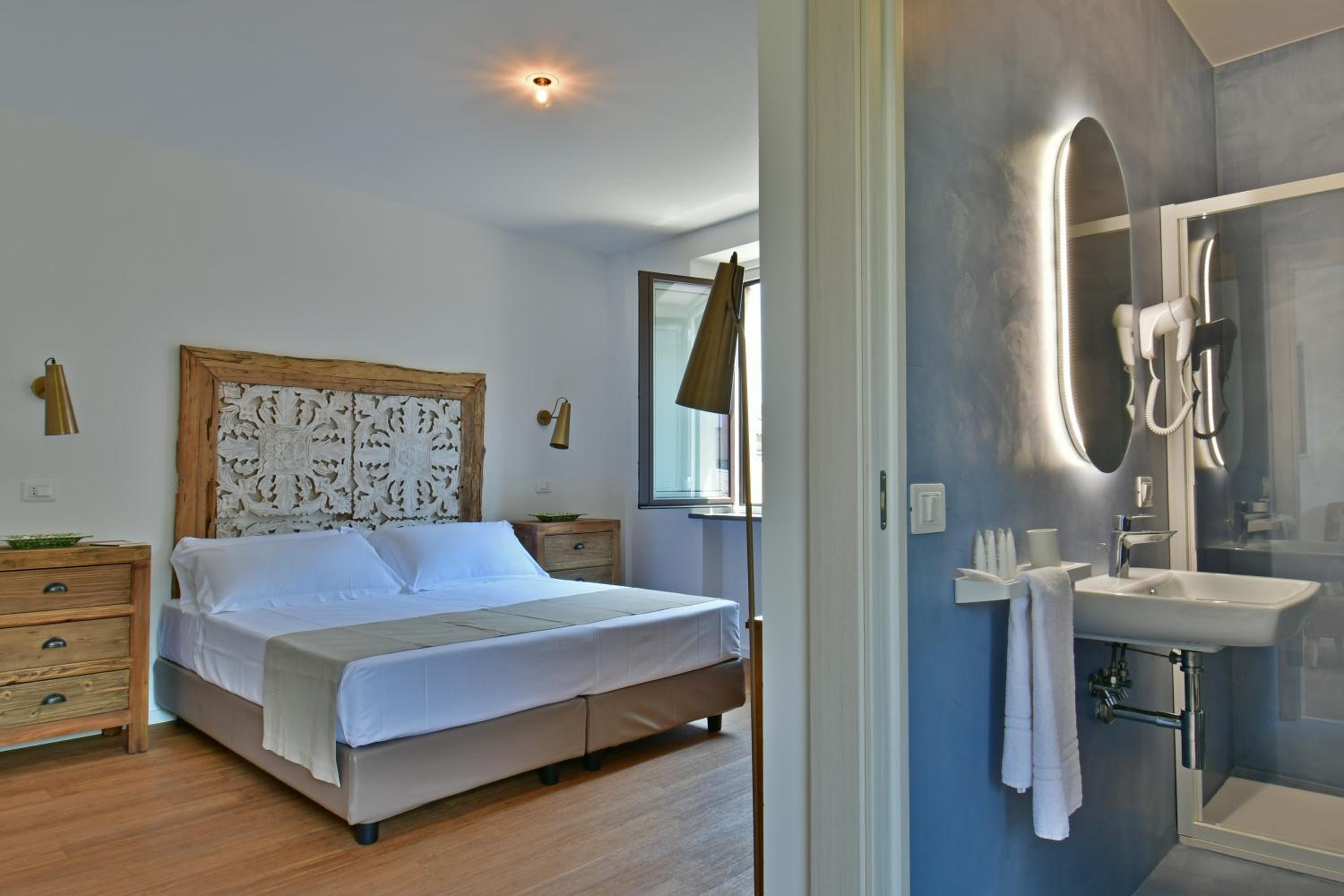 Standard Double or Twin Room - Photo 25