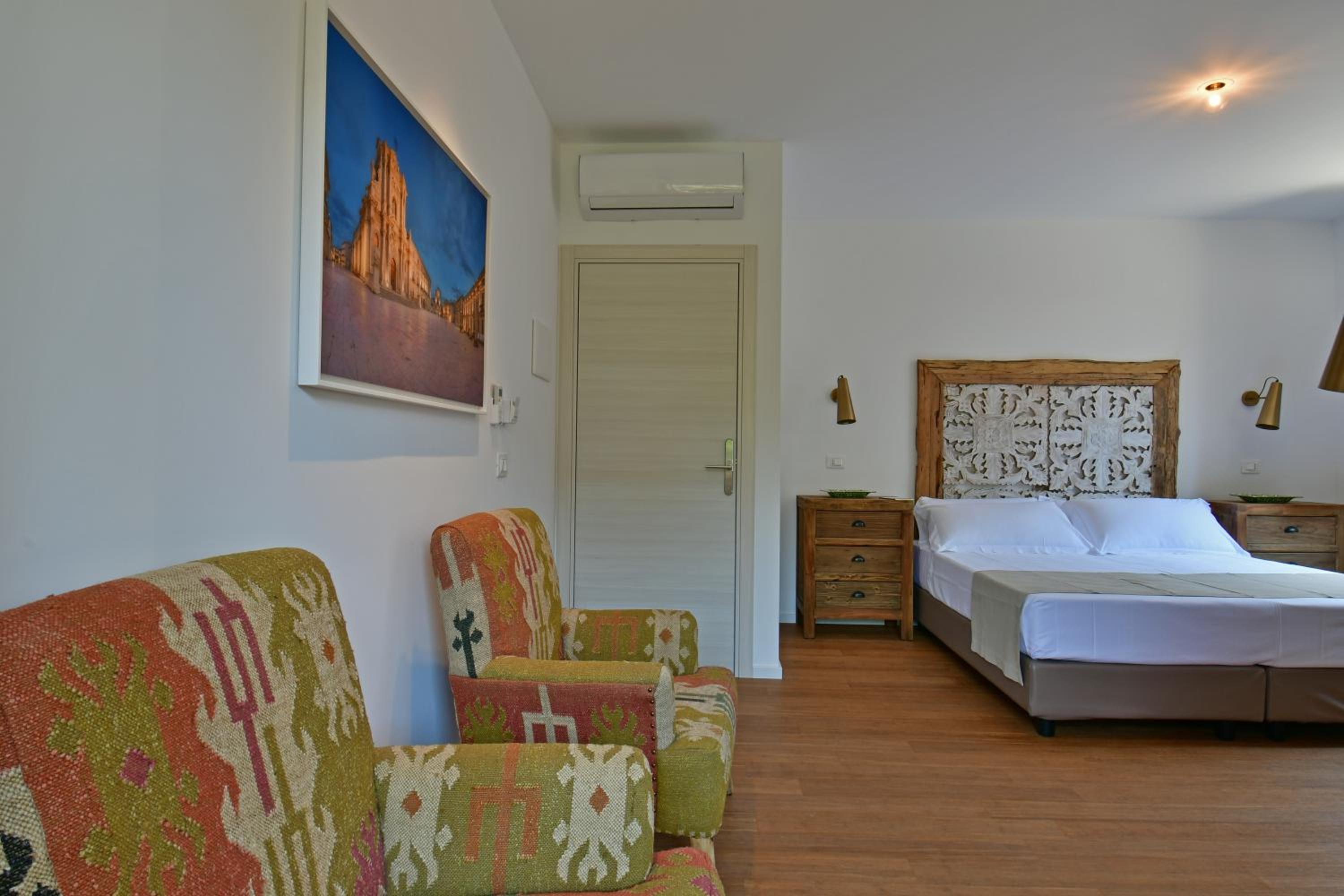 Standard Double or Twin Room - Photo 24