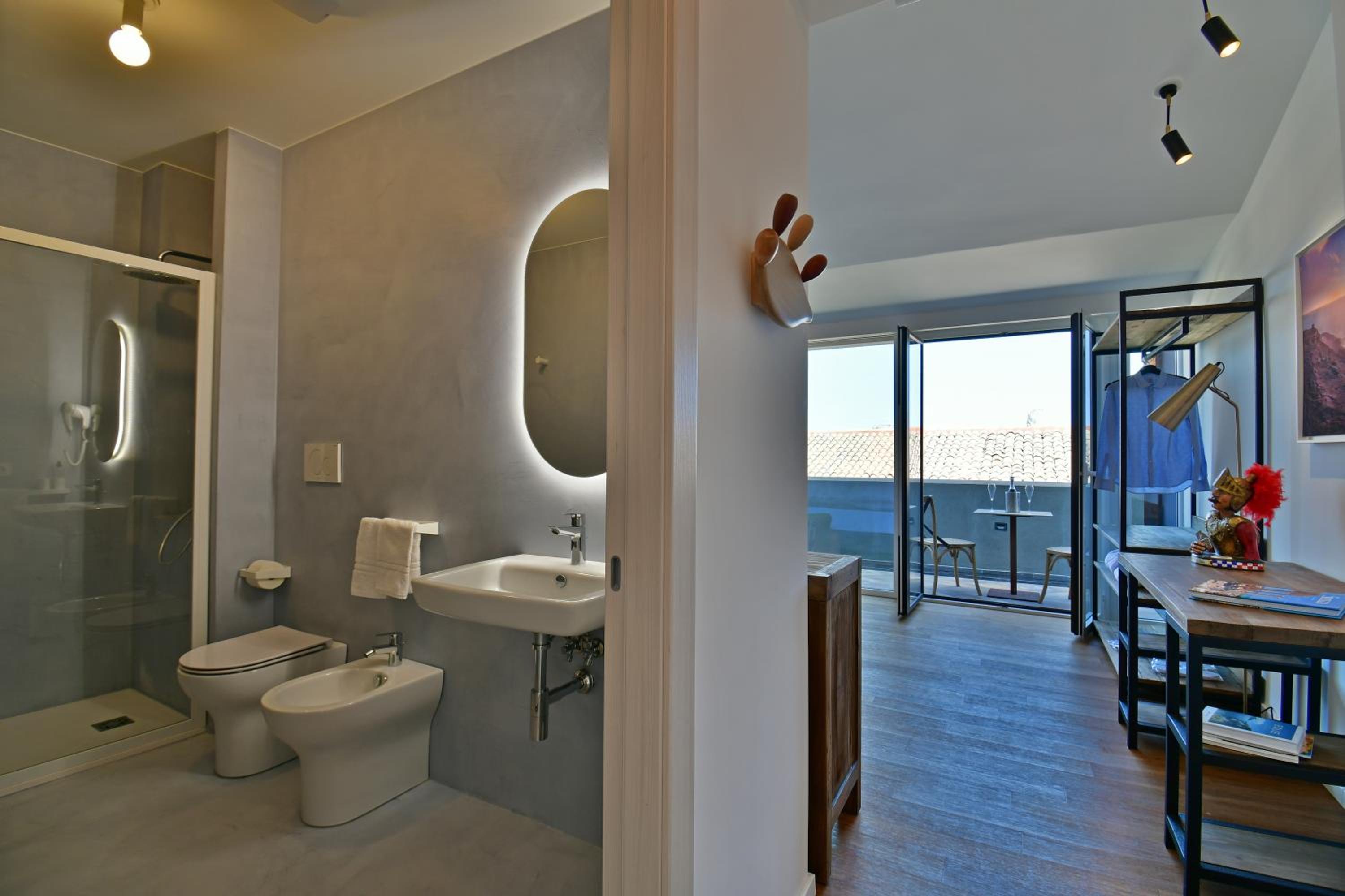 Superior Double or Twin Room - Photo 26