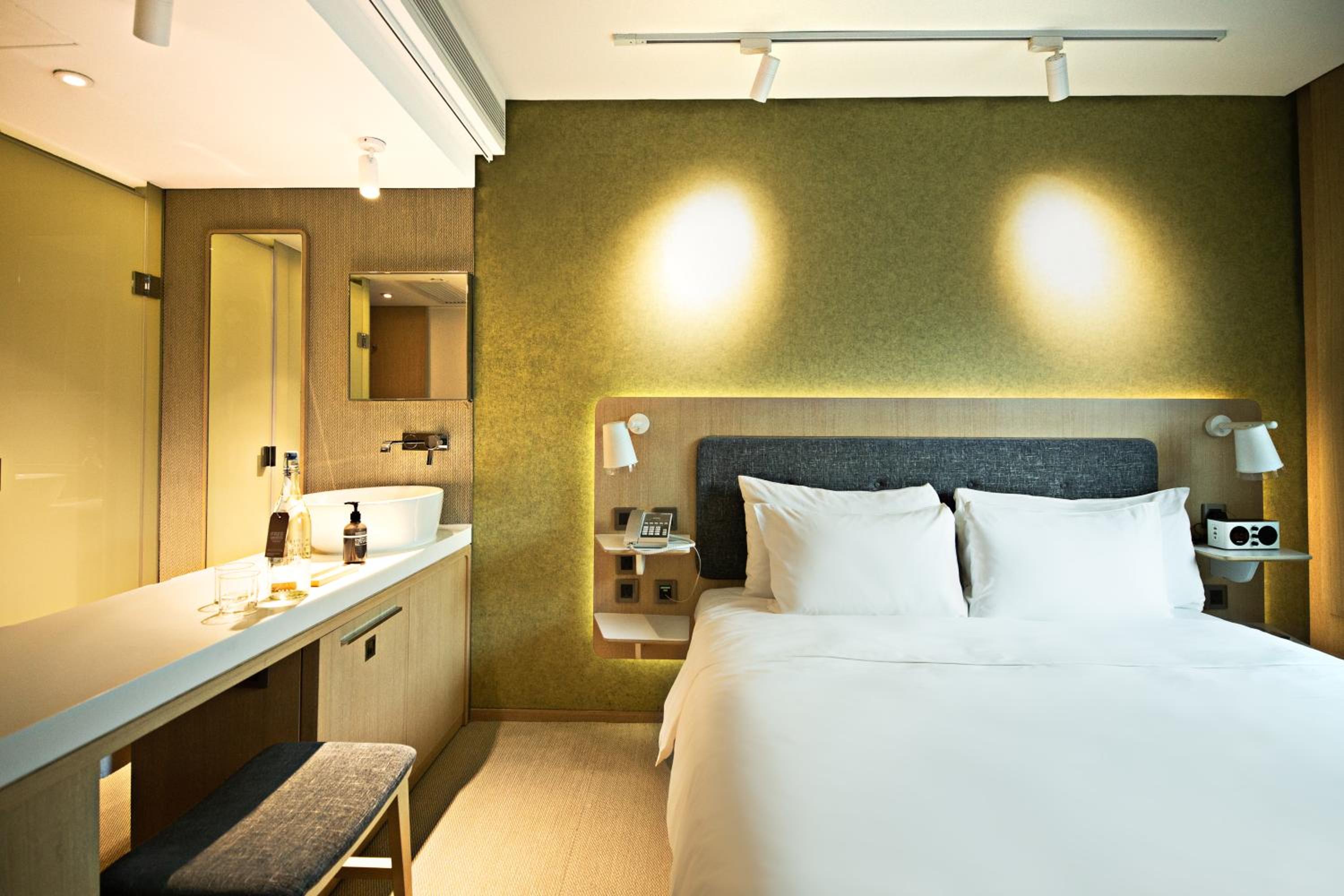 Cabin Room (Studio Style) photo 3