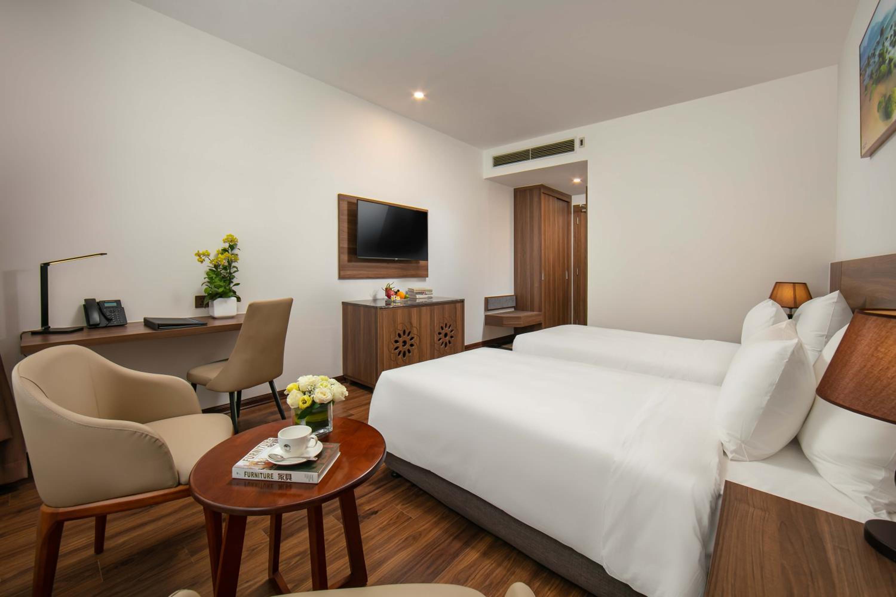 Superior Twin Room with Partial Sea View photo 3