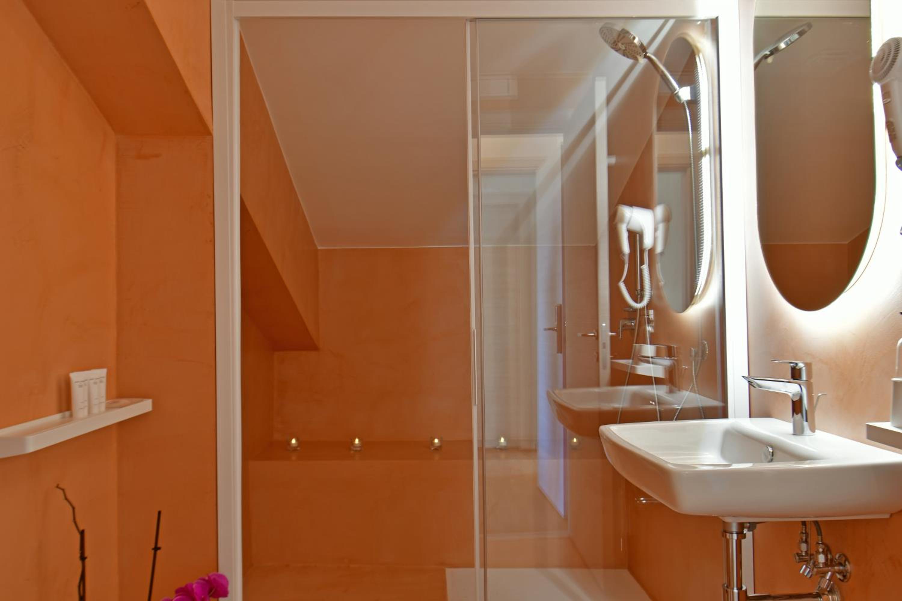 Superior Double or Twin Room - Photo 10