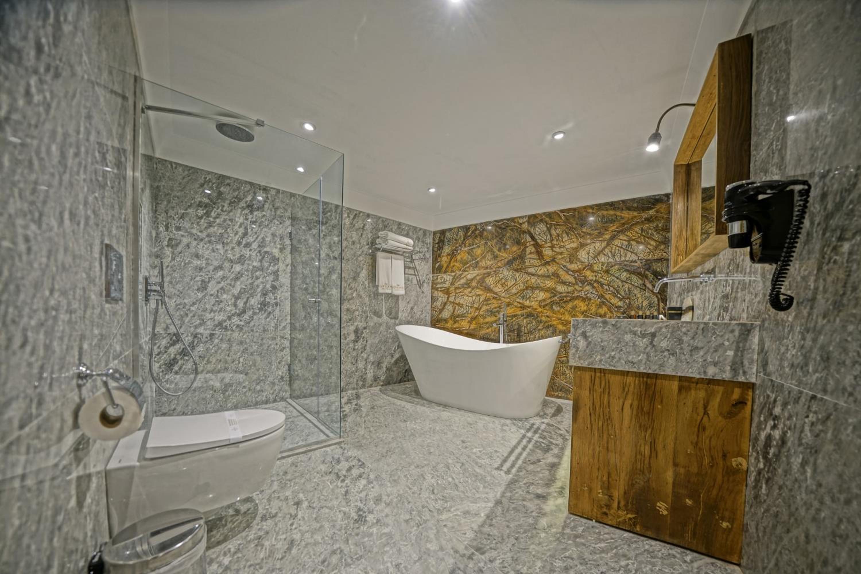 Junior Suite with Fireplace - Photo 7
