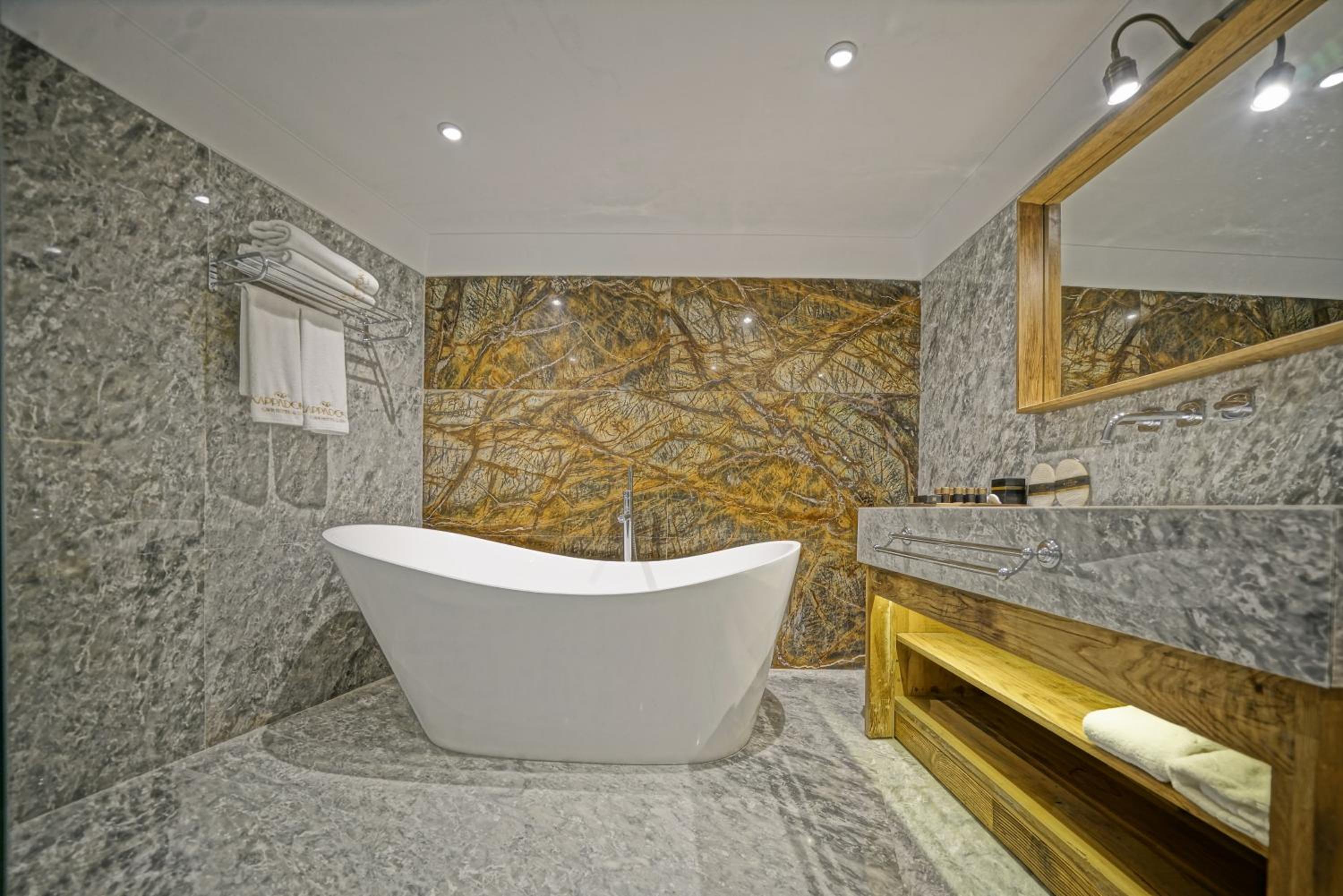 Junior Suite with Fireplace - Photo 5