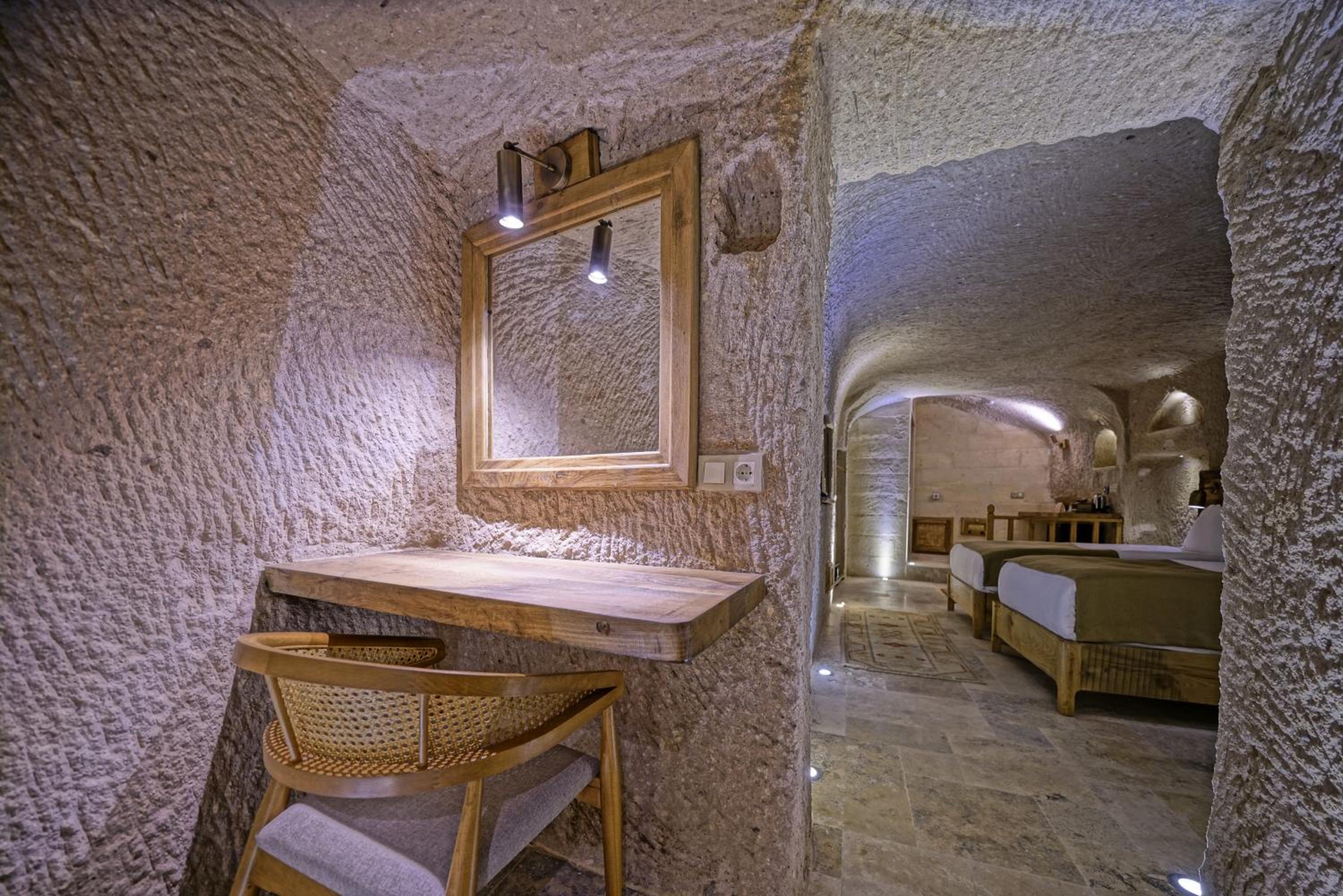 Junior Suite with Fireplace - Photo 8