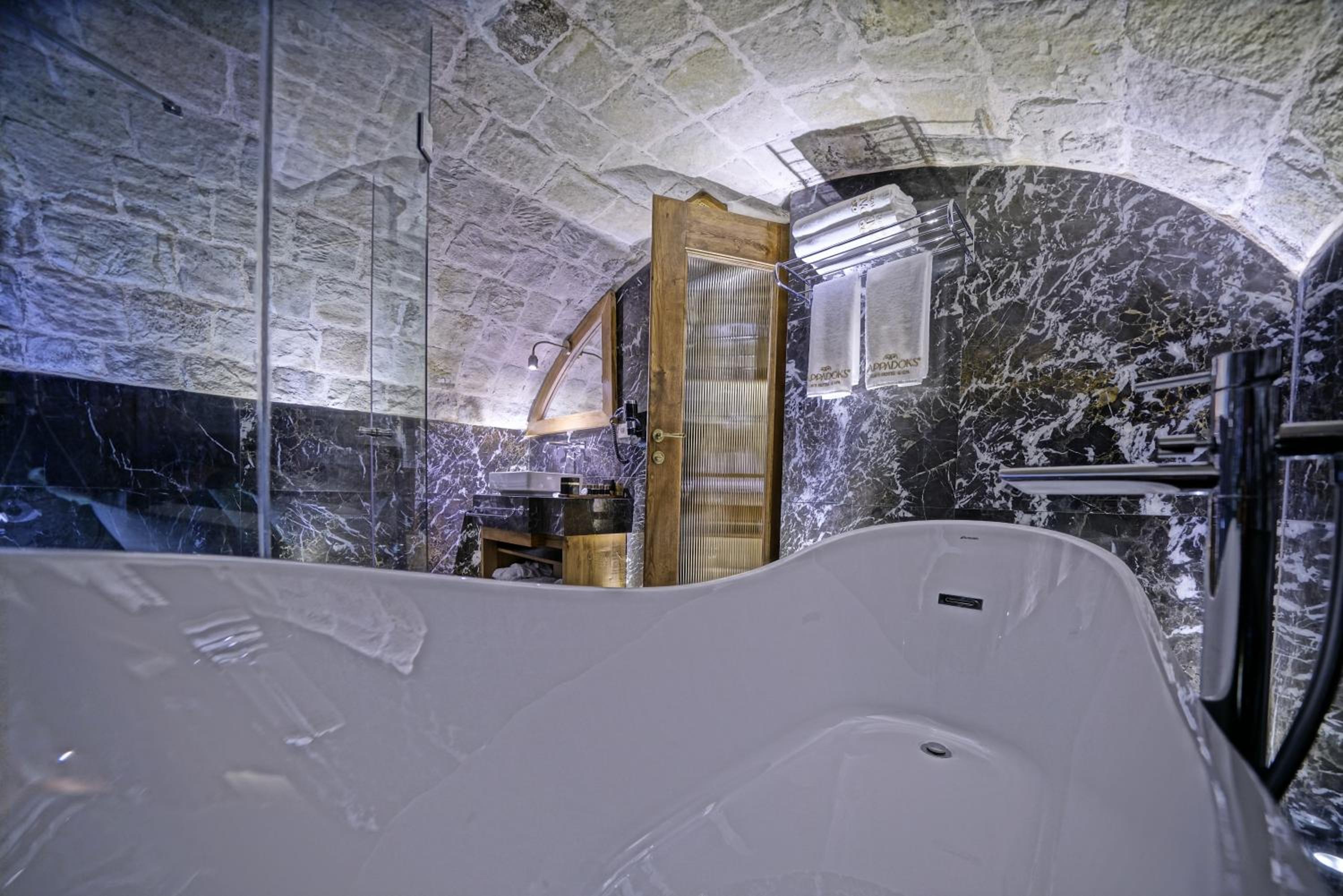 Suite - Photo 8