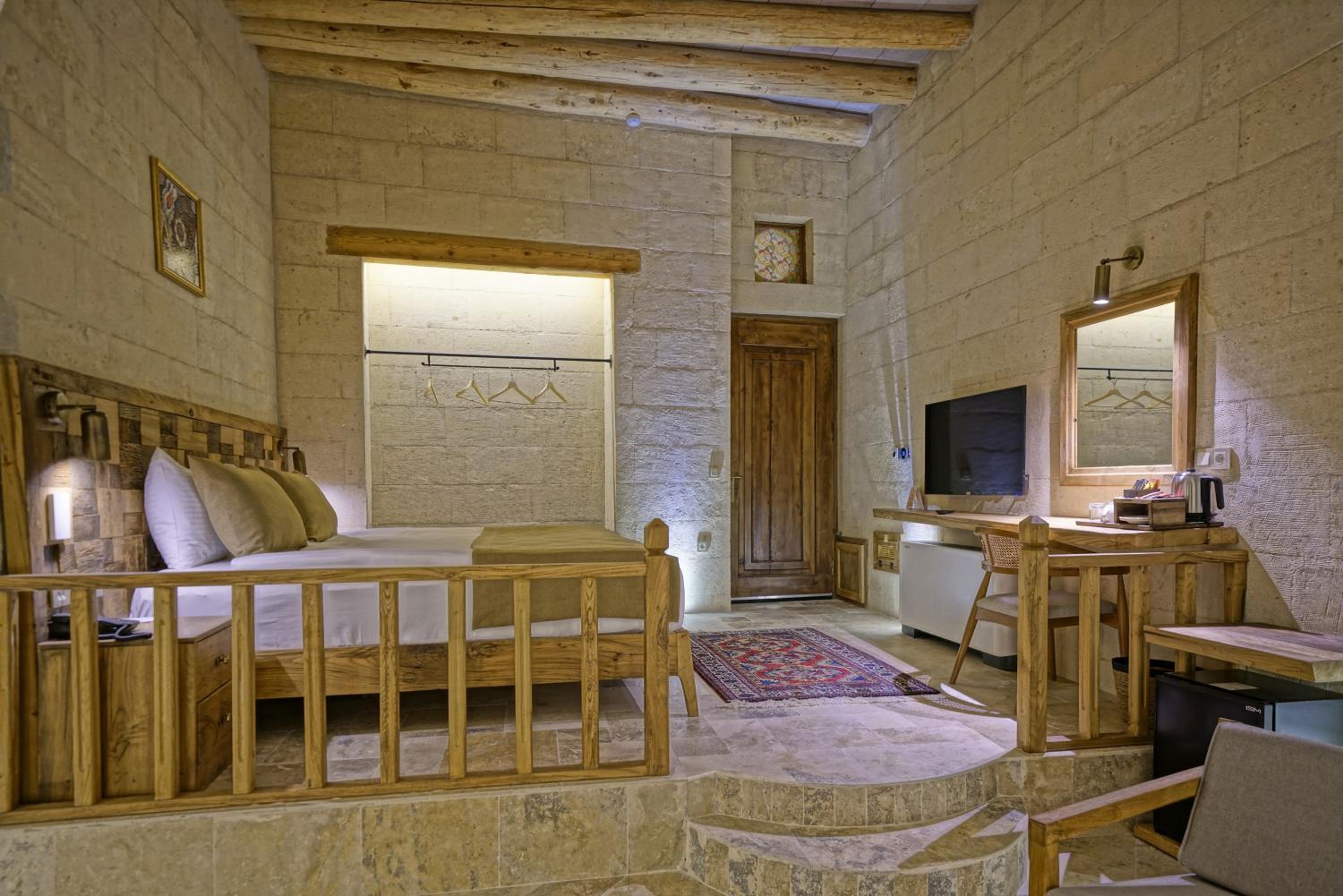 Suite - Photo 11
