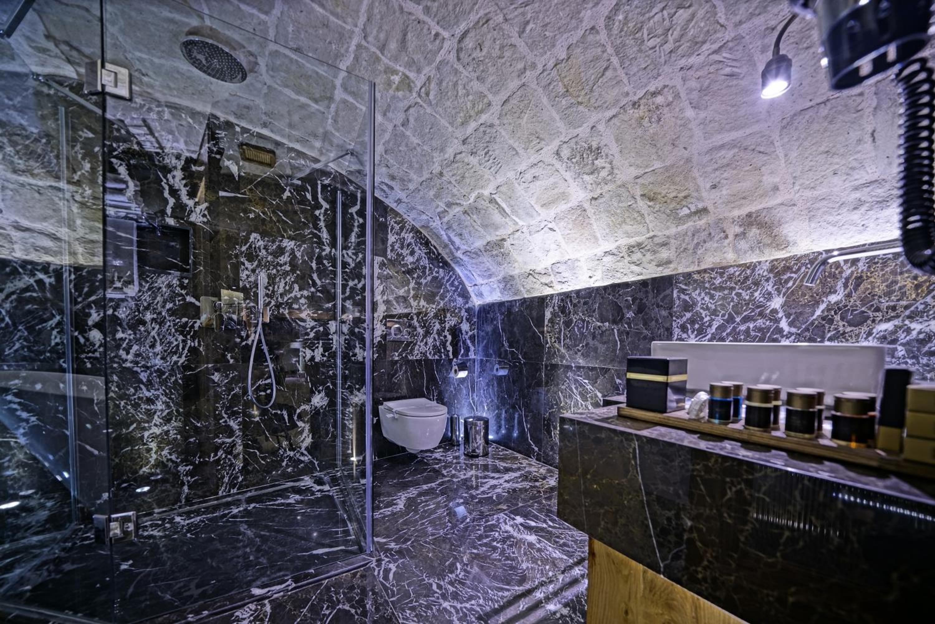 Suite - Photo 7