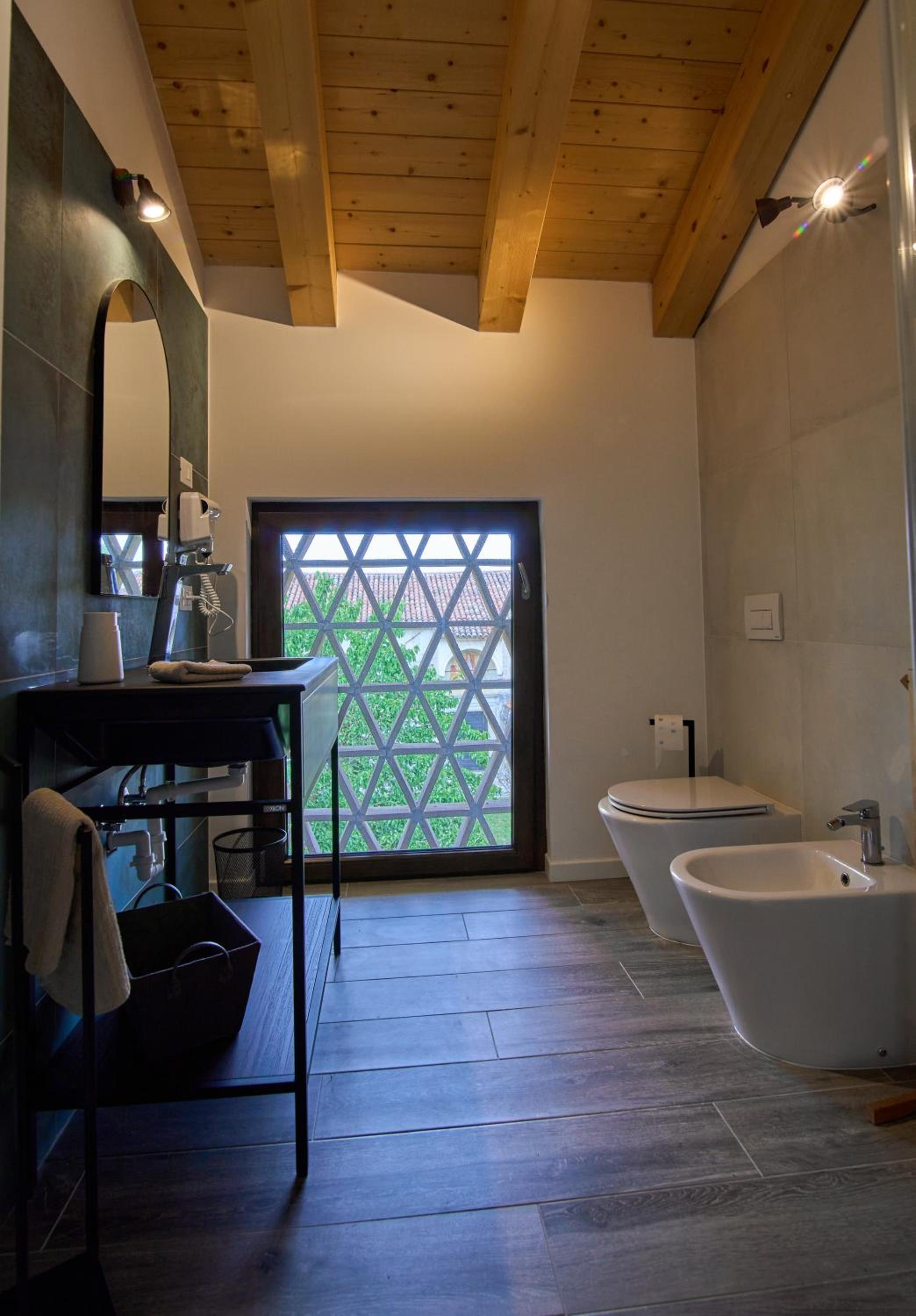 Family Room with Private Bathroom photo 2