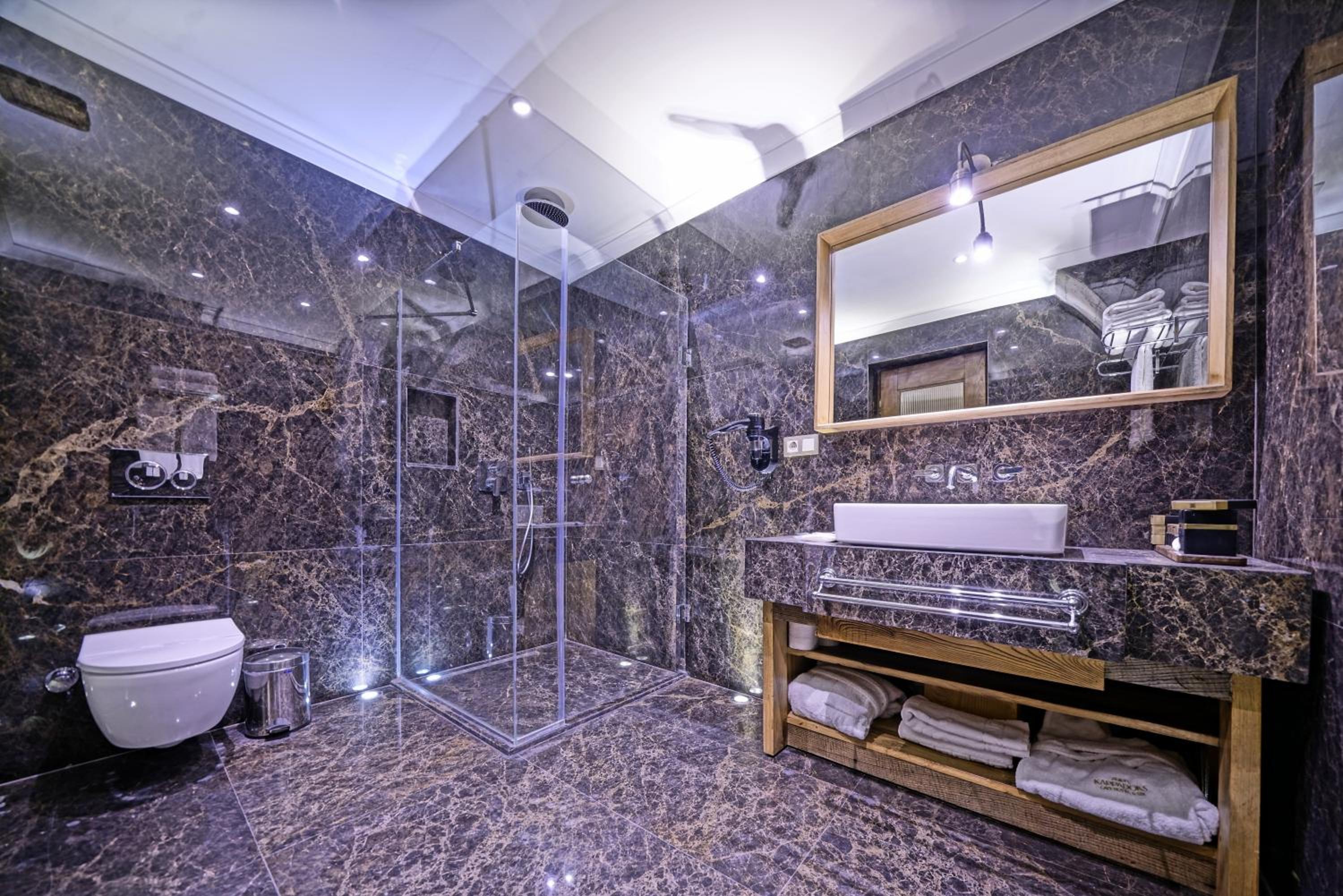 Suite Room - Photo 7