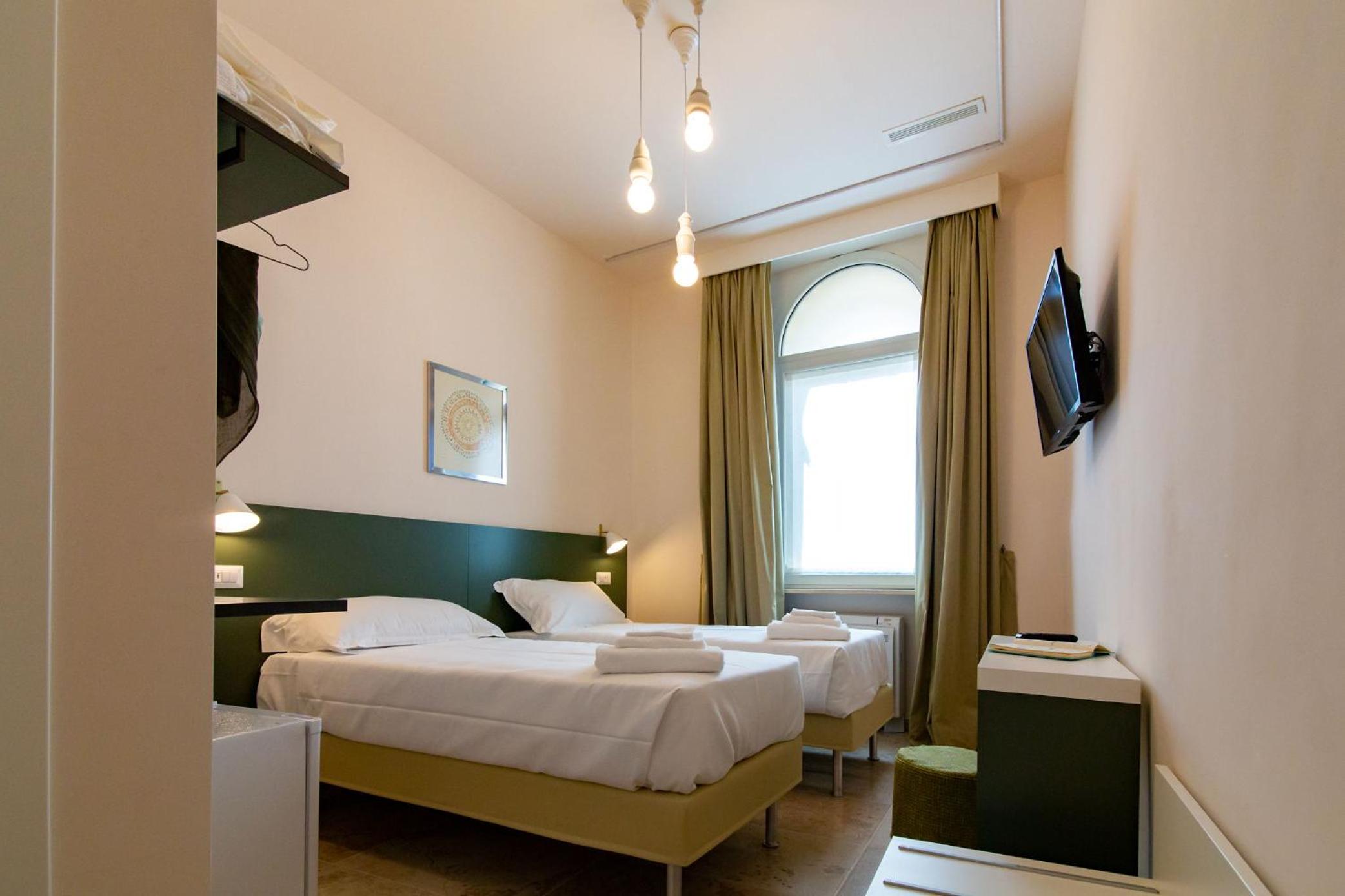 Standard Double or Twin Room photo 1