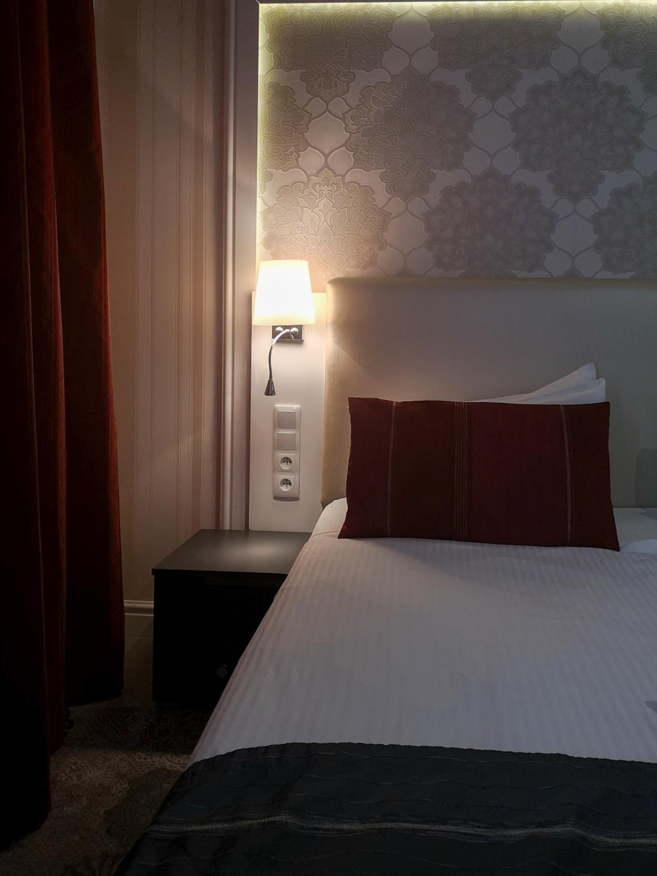 Superior Double or Twin Room - Photo 11