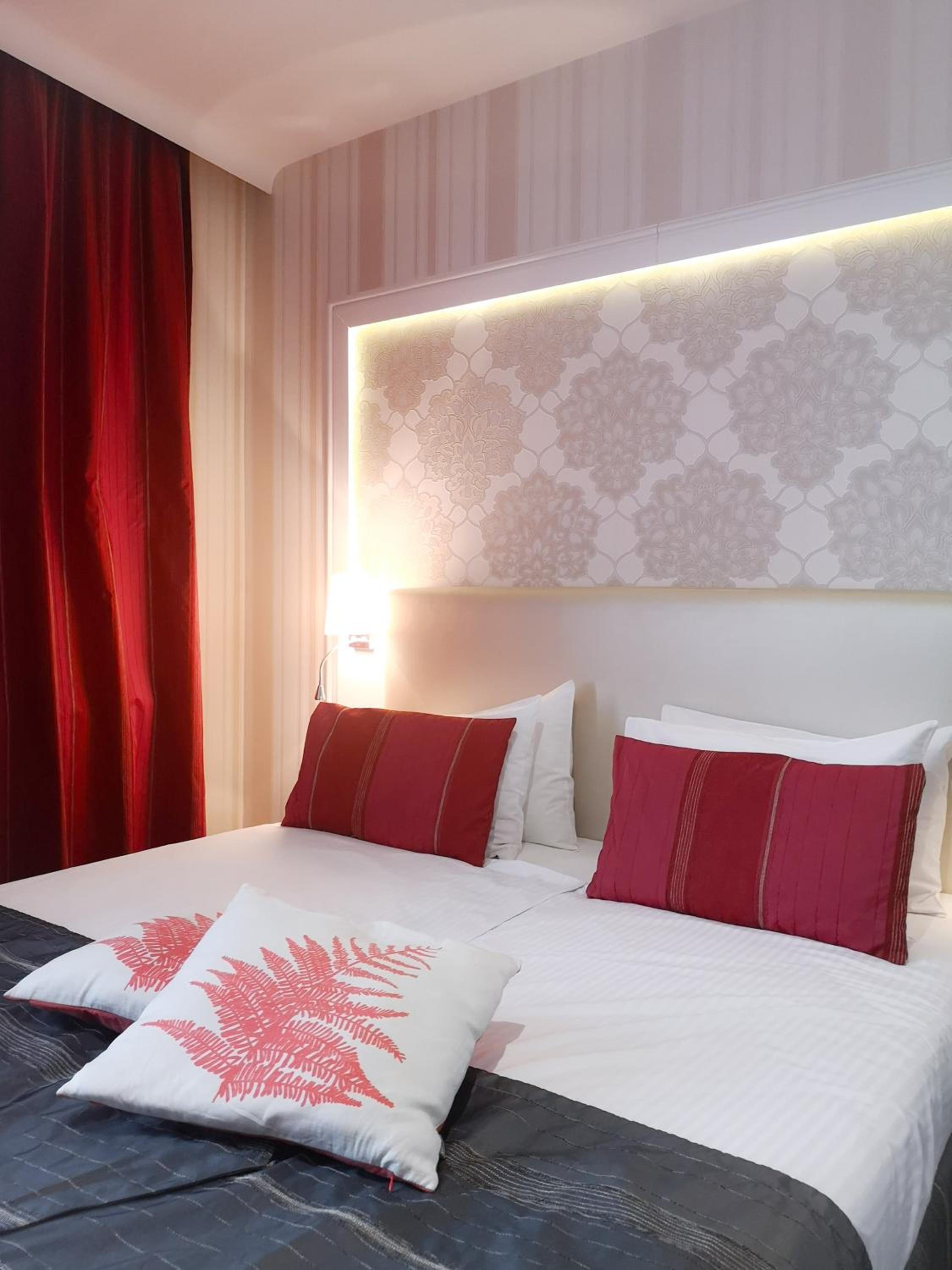 Superior Double or Twin Room - Photo 19
