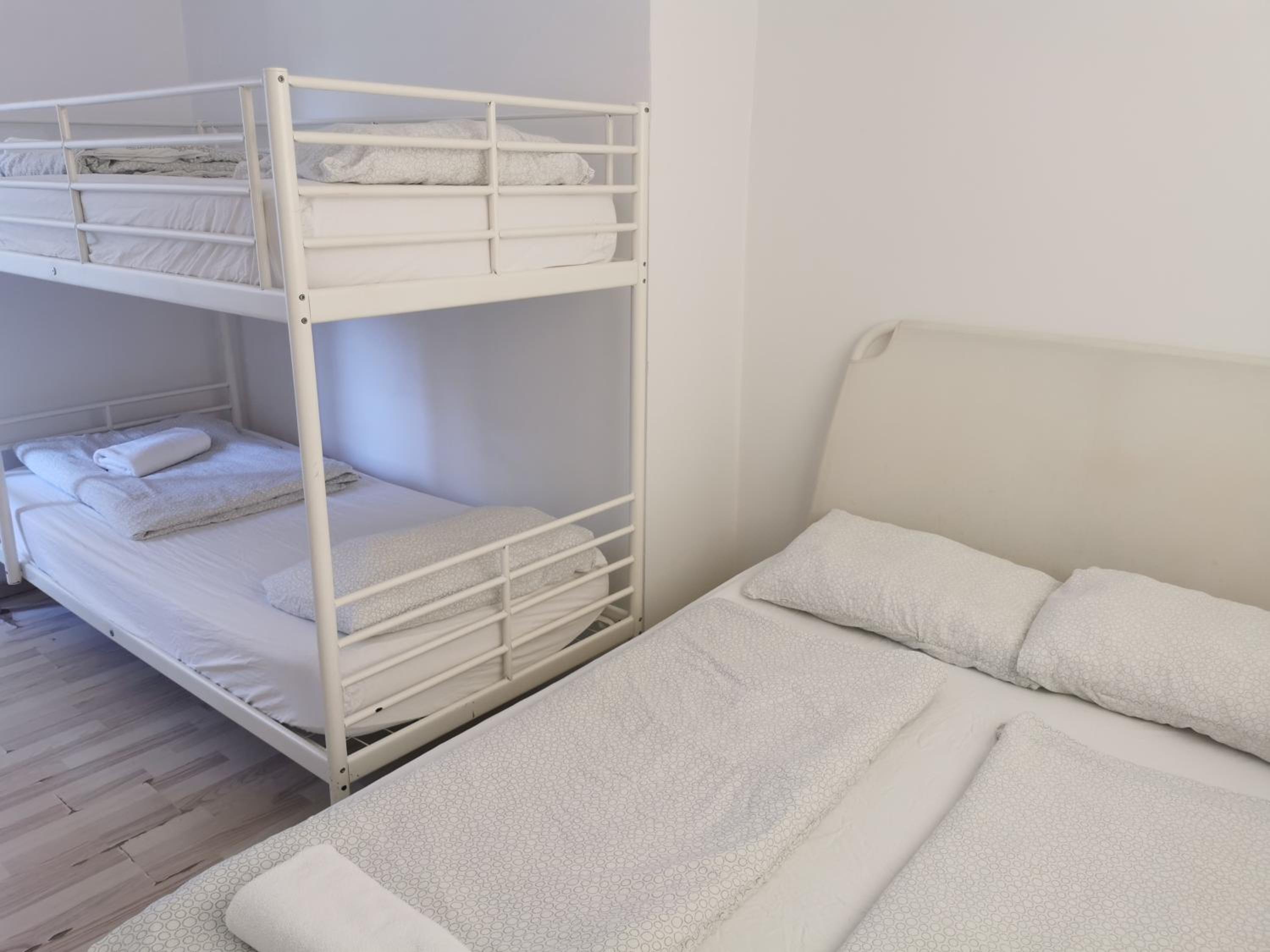 Quadruple Room - Photo 1
