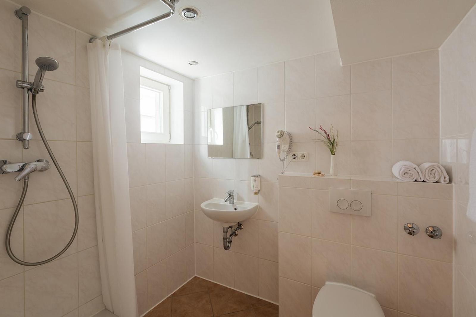 Double Room (1 Adult)