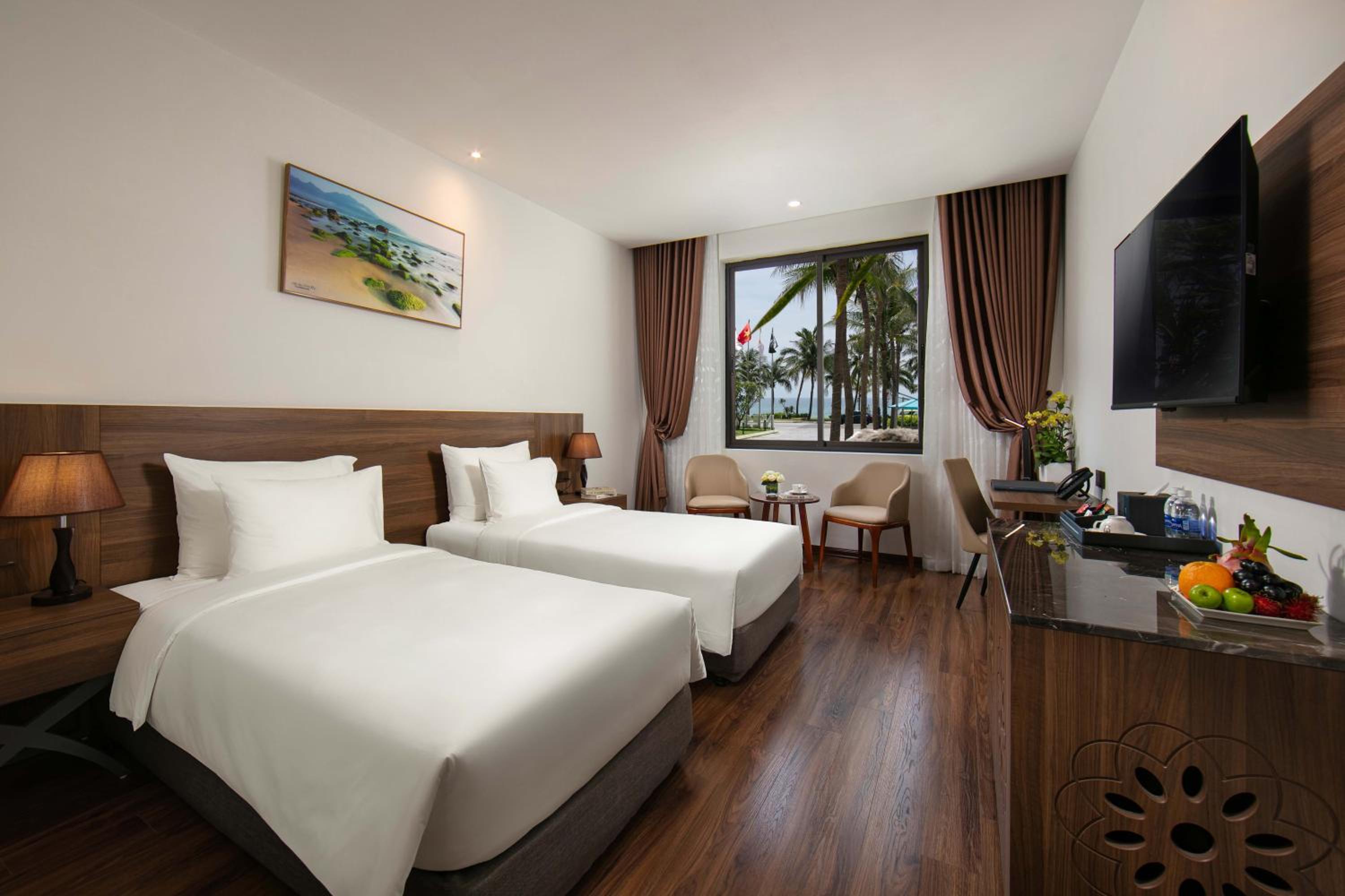Superior Twin Room with Partial Sea View