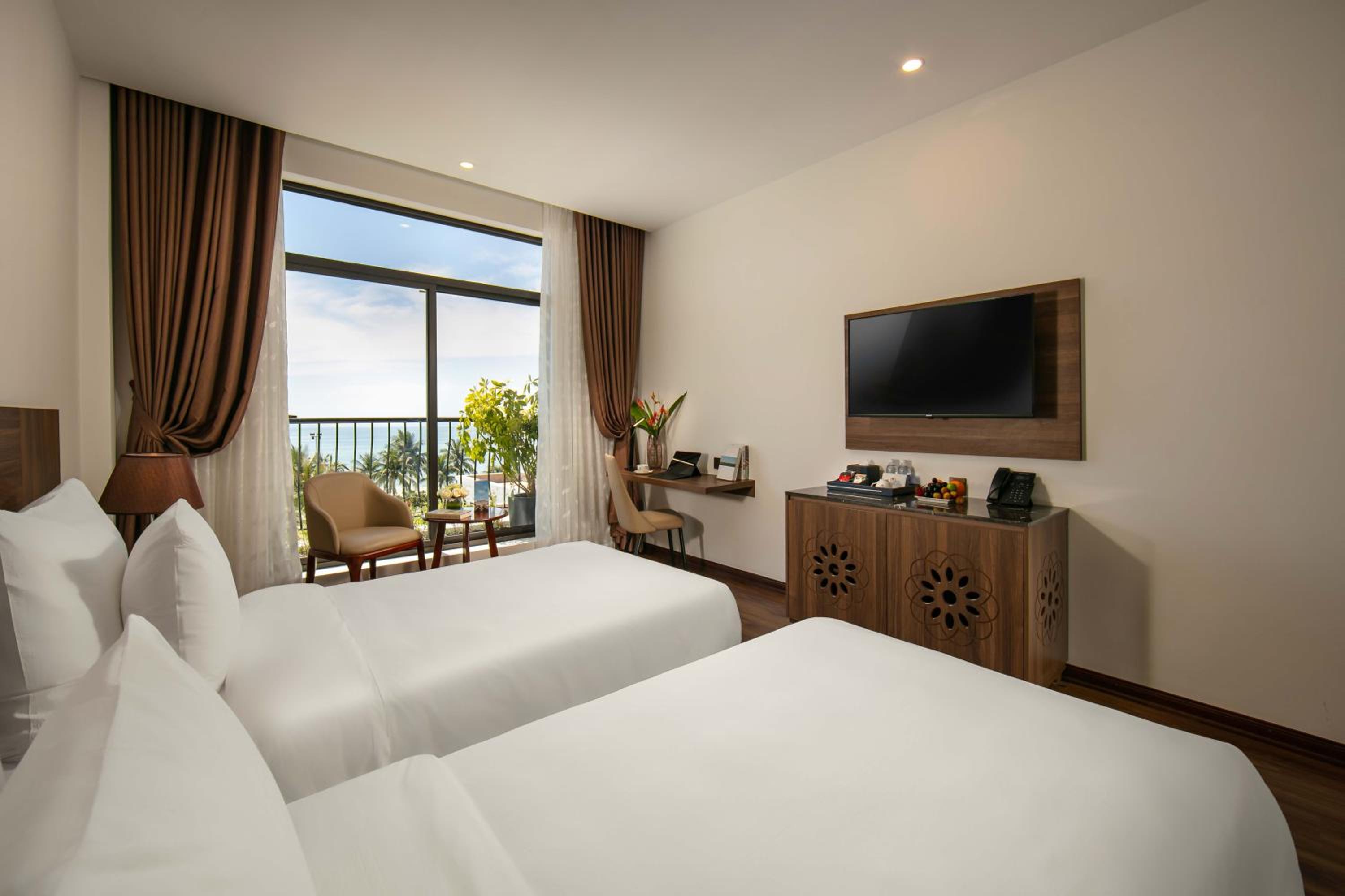 Deluxe Twin Room with Sea View photo 3