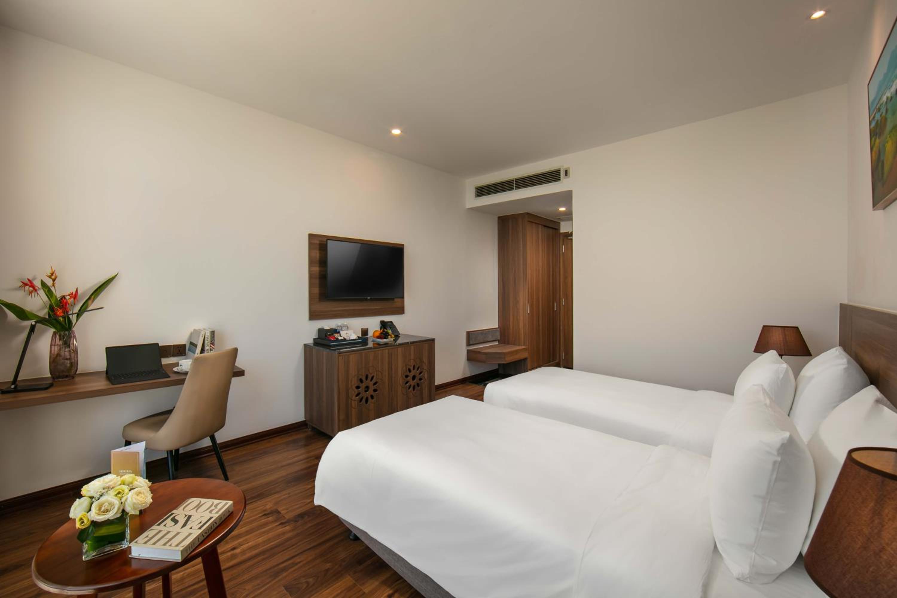 Deluxe Twin Room with Sea View photo 2