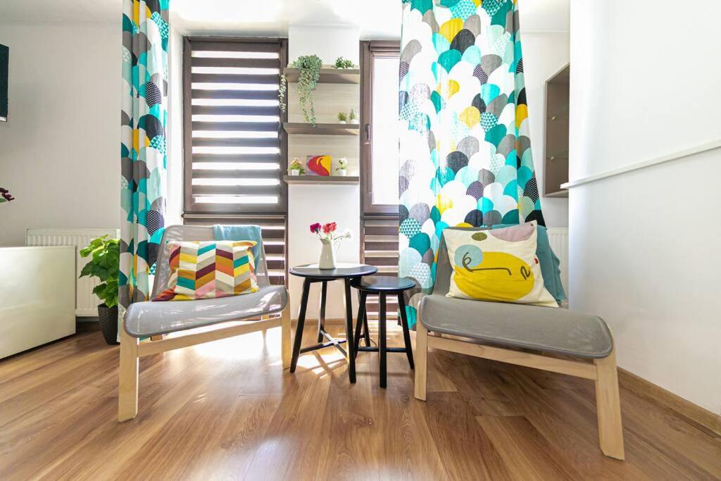 One-Bedroom Apartment - Photo 1