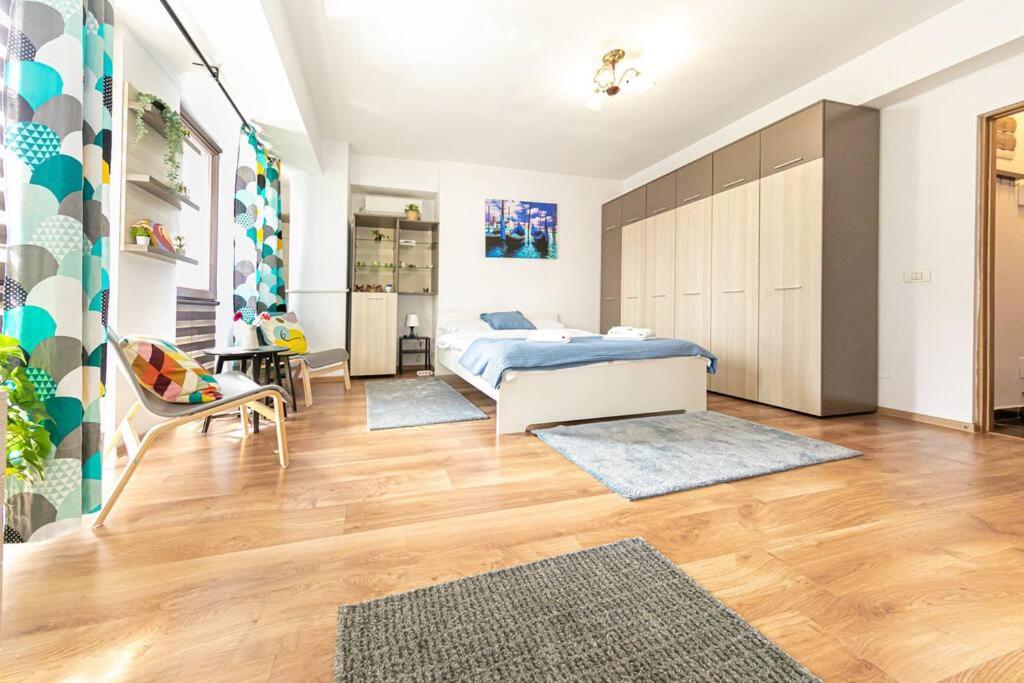 One-Bedroom Apartment - Photo 23