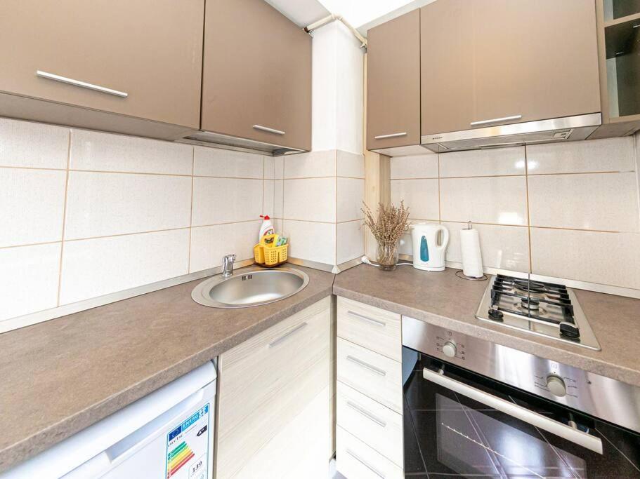 One-Bedroom Apartment - Photo 22