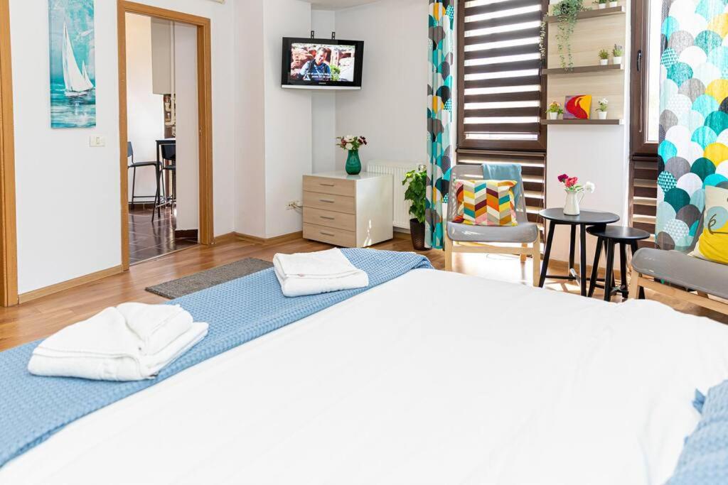 One-Bedroom Apartment - Photo 15