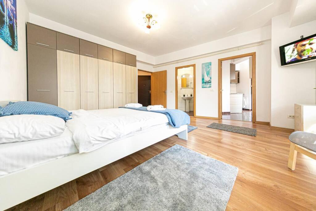 One-Bedroom Apartment - Photo 27