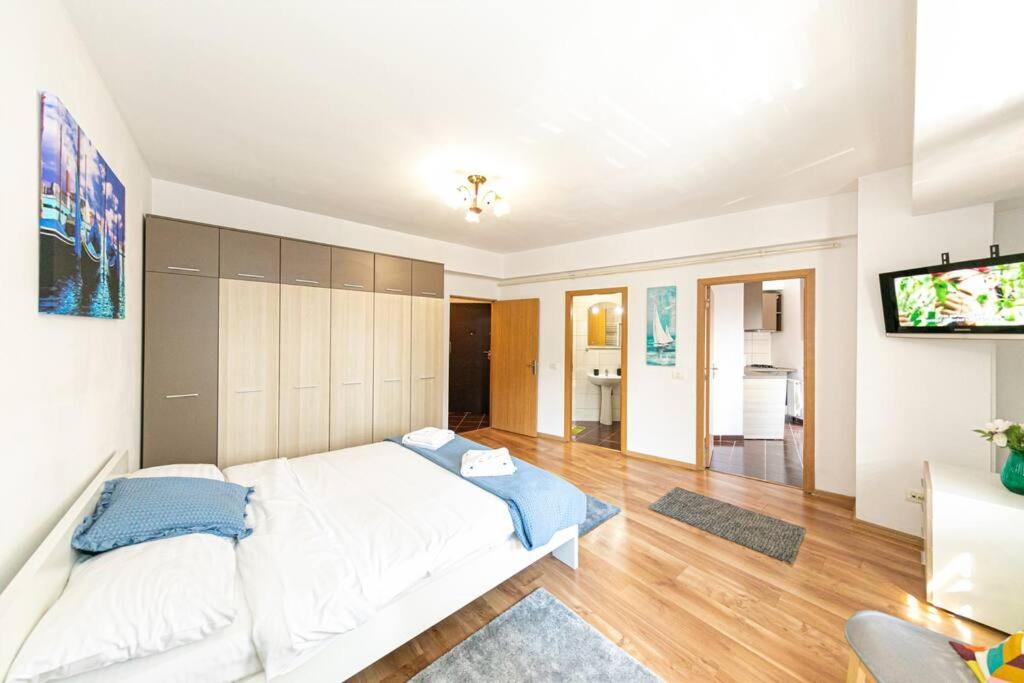 One-Bedroom Apartment - Photo 10