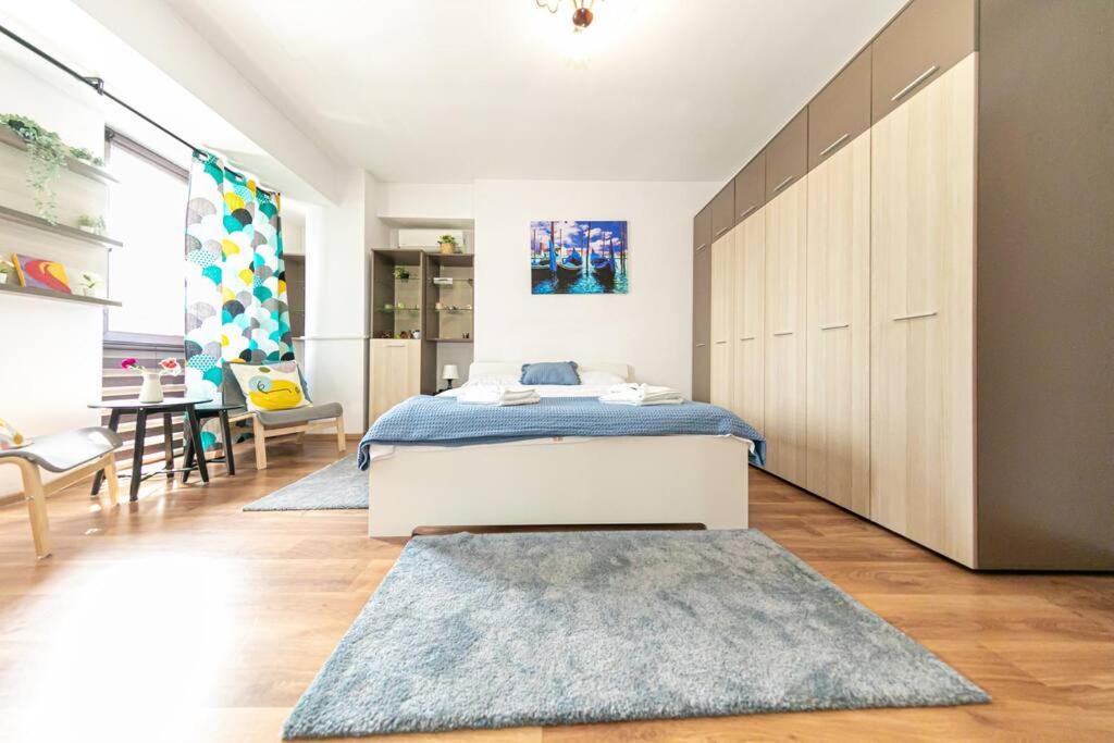 One-Bedroom Apartment - Photo 9