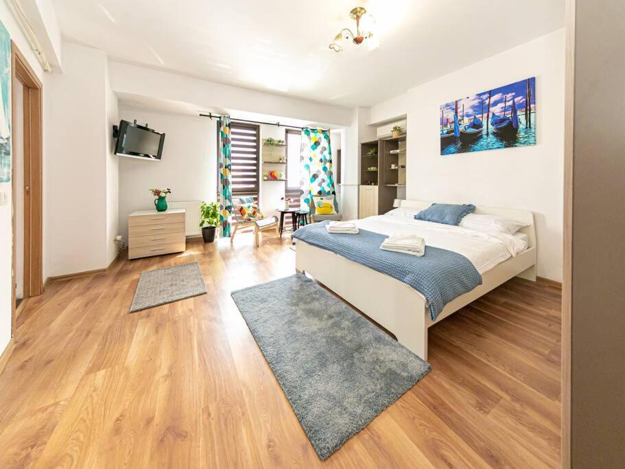 One-Bedroom Apartment - Photo 8
