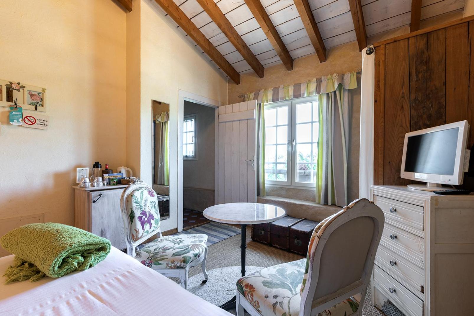 Double Room - Photo 7