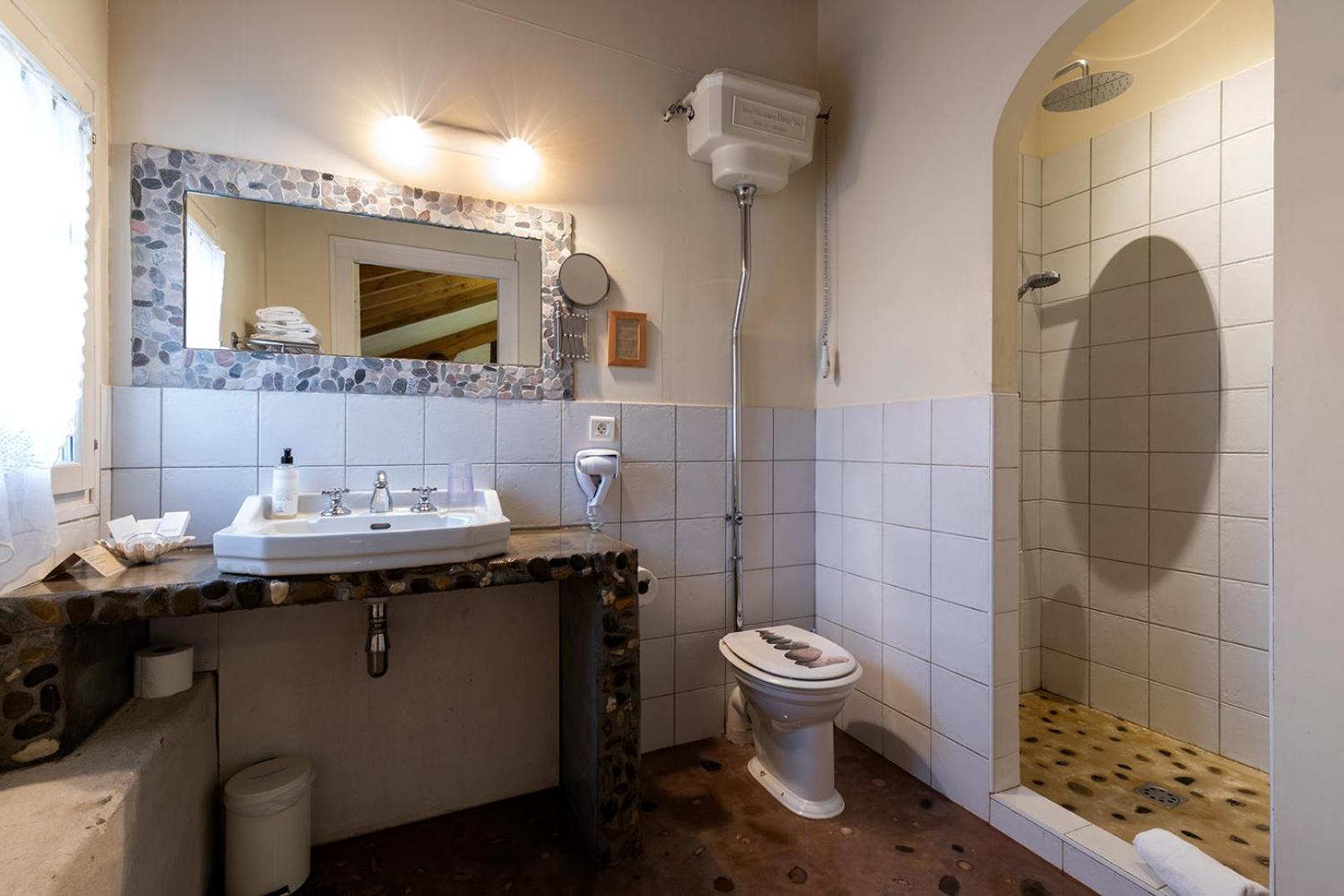 Double Room - Photo 4
