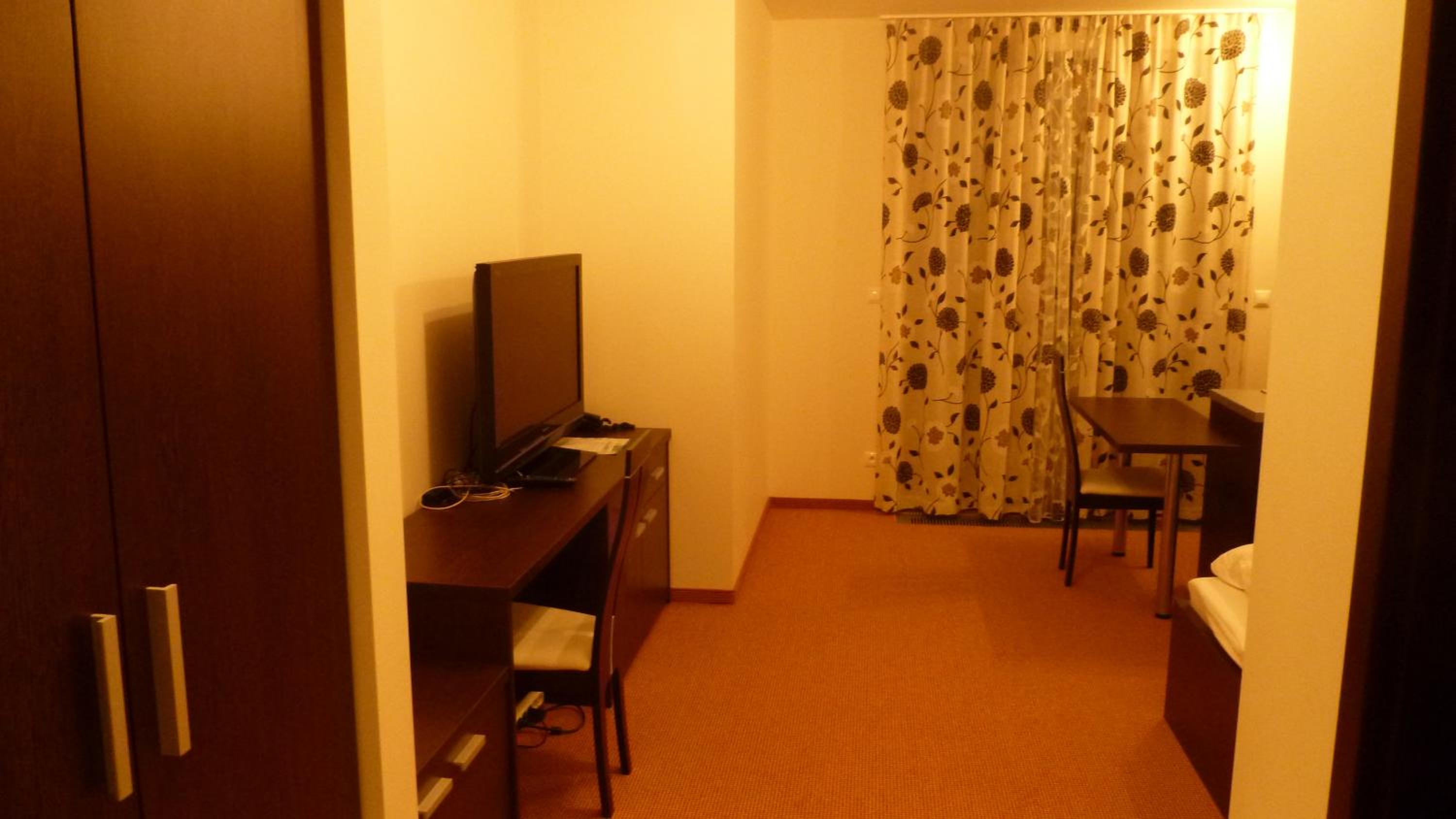 Studio Apartment - Photo 1