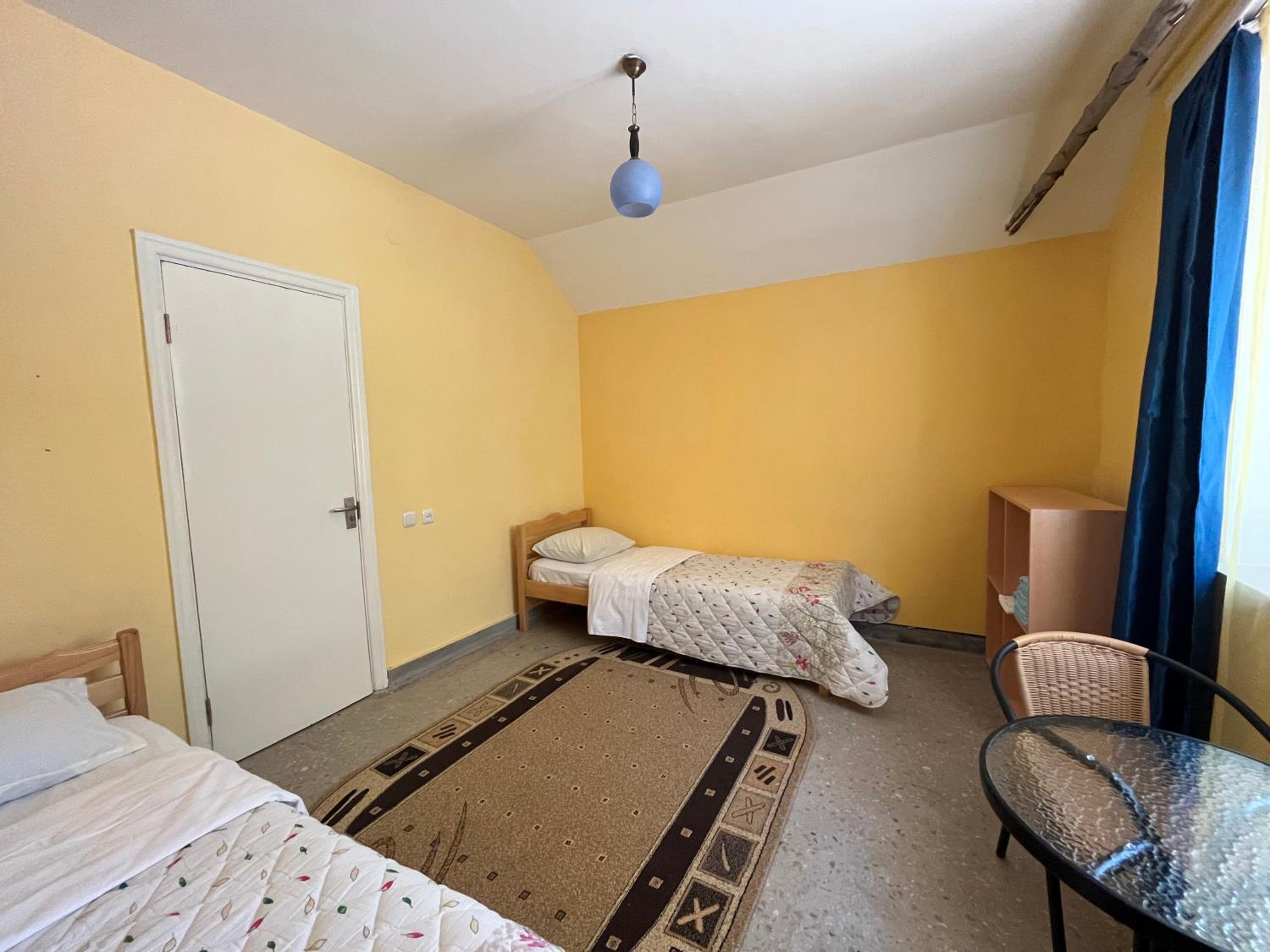 Standard Twin Room with Shared Bathroom photo 2