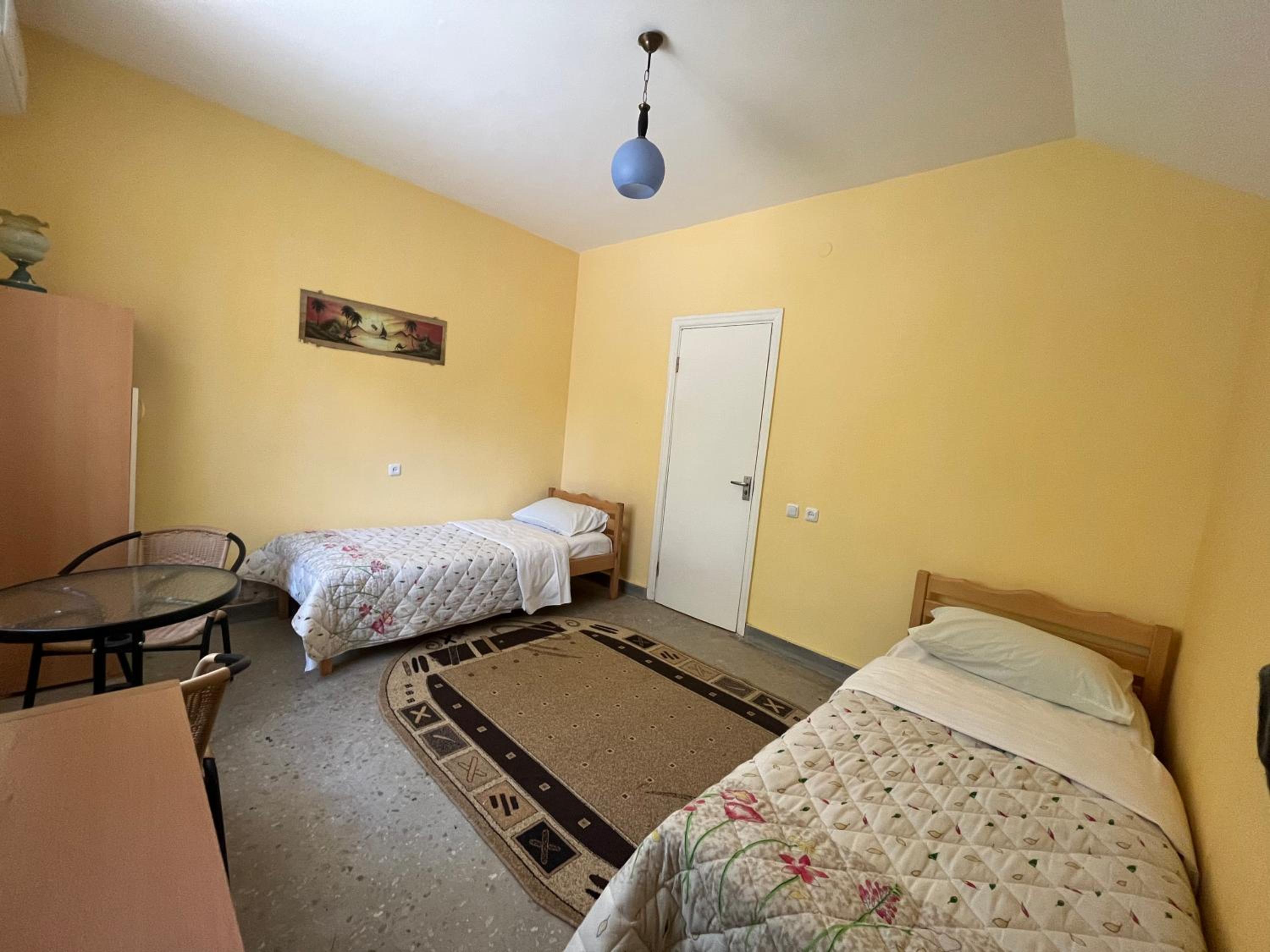 Standard Twin Room with Shared Bathroom photo 3