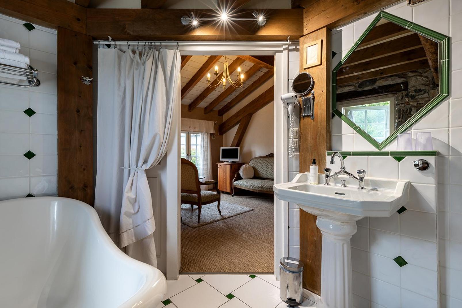 Superior Double Room - Photo 9