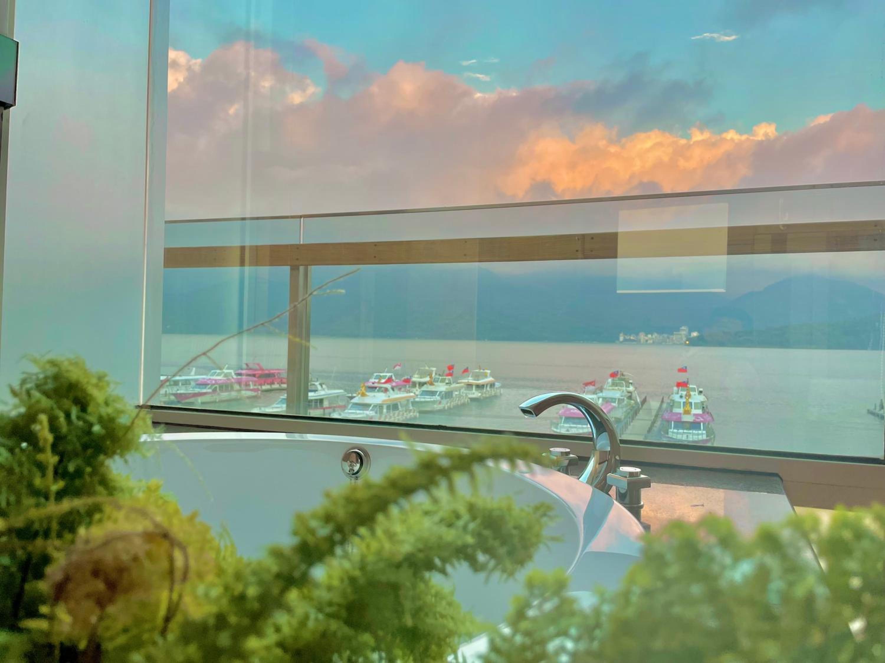 Double Room with Lake View photo 3